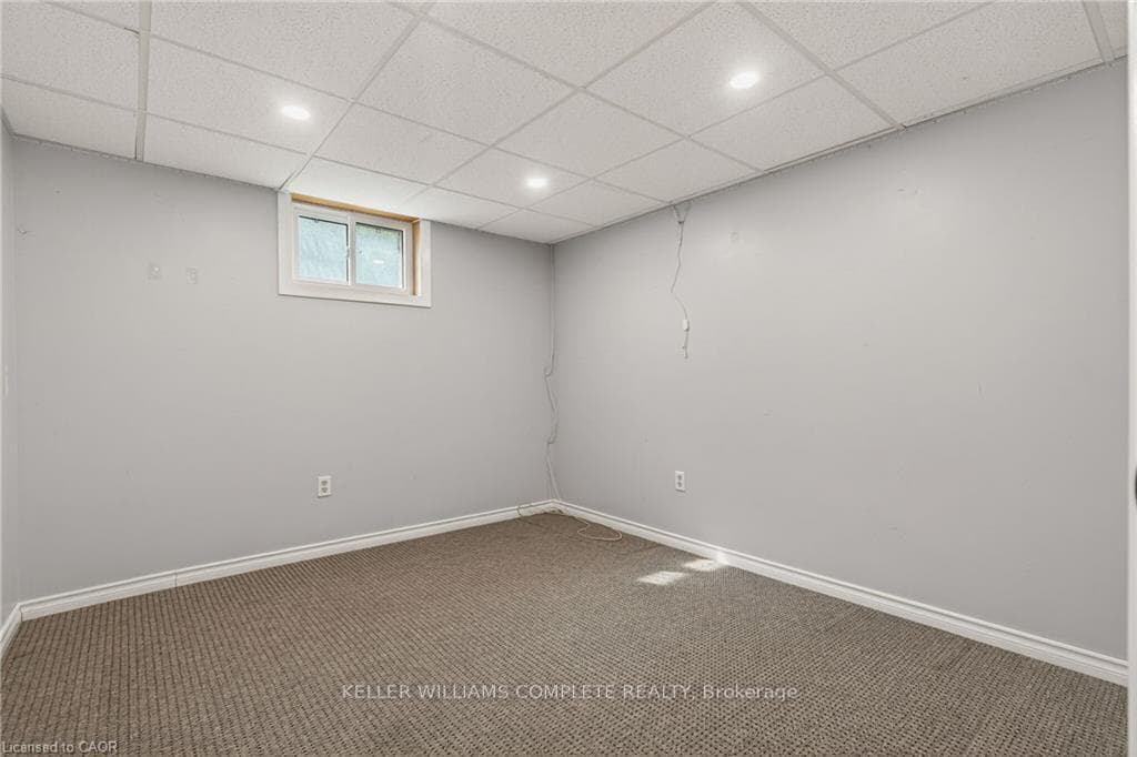 148 Huxley Avenue photo 32
