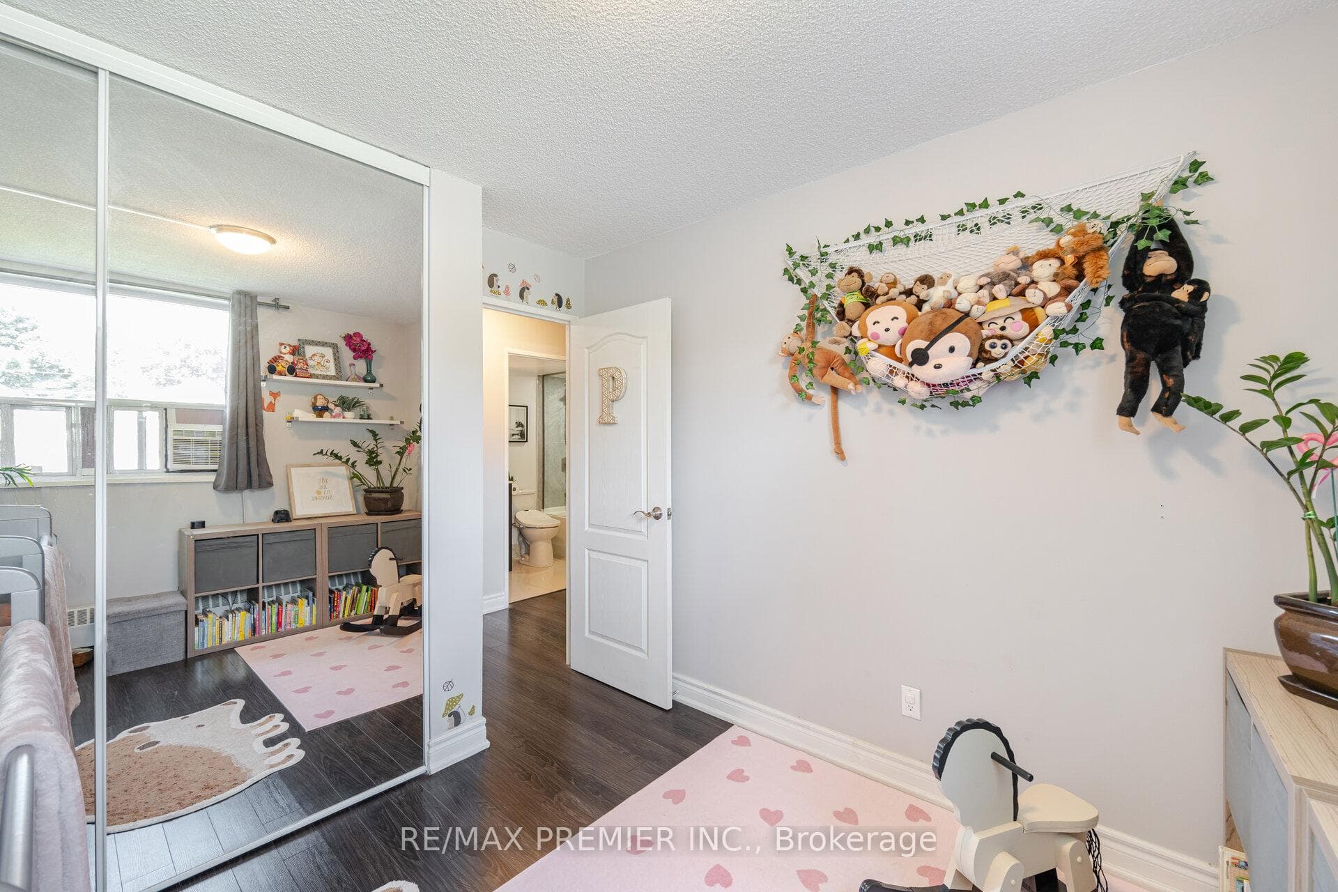 10 Sunrise Avenue Unit 215 photo 23