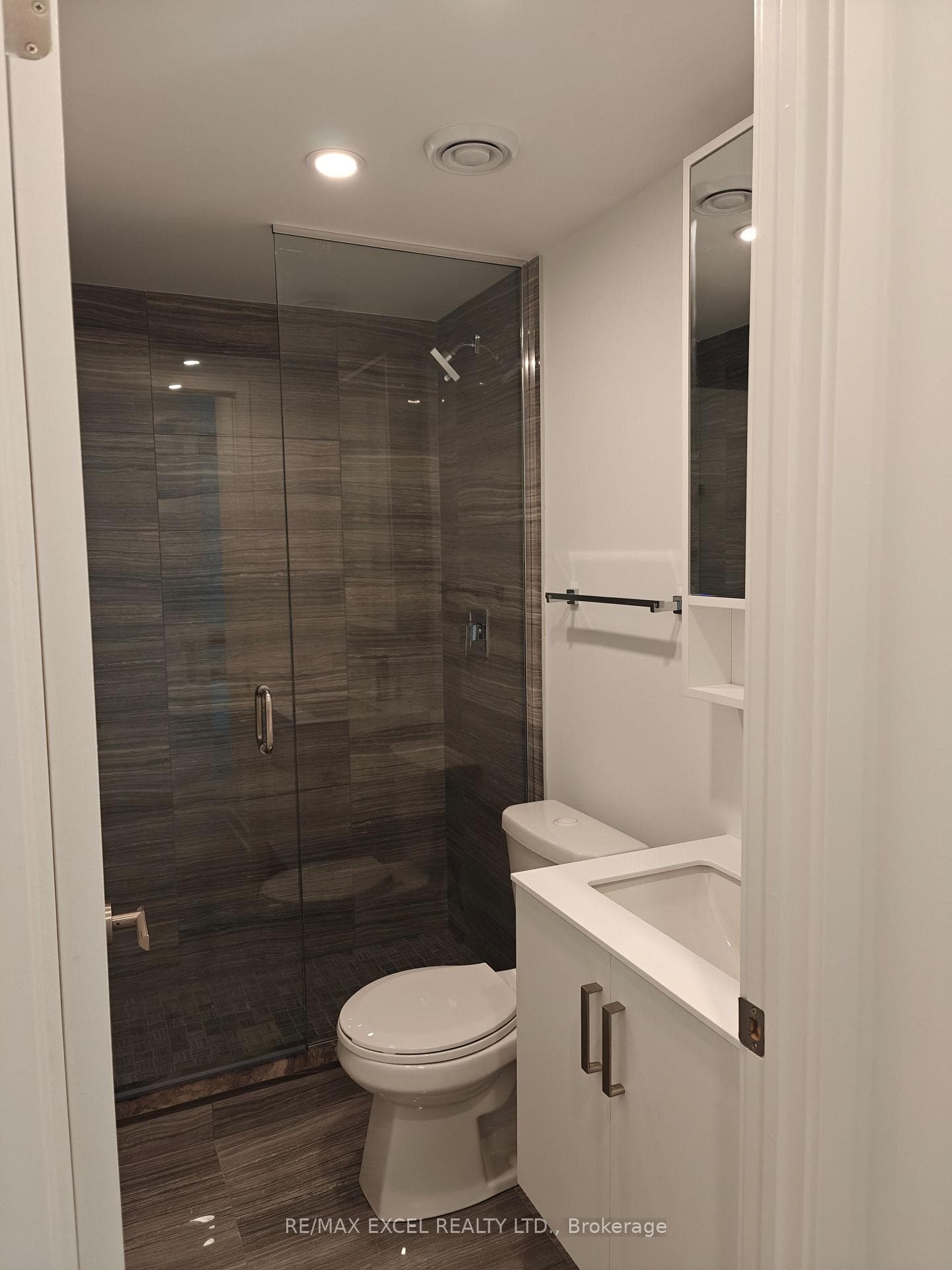 88 Queen Street Unit 4912 photo 15