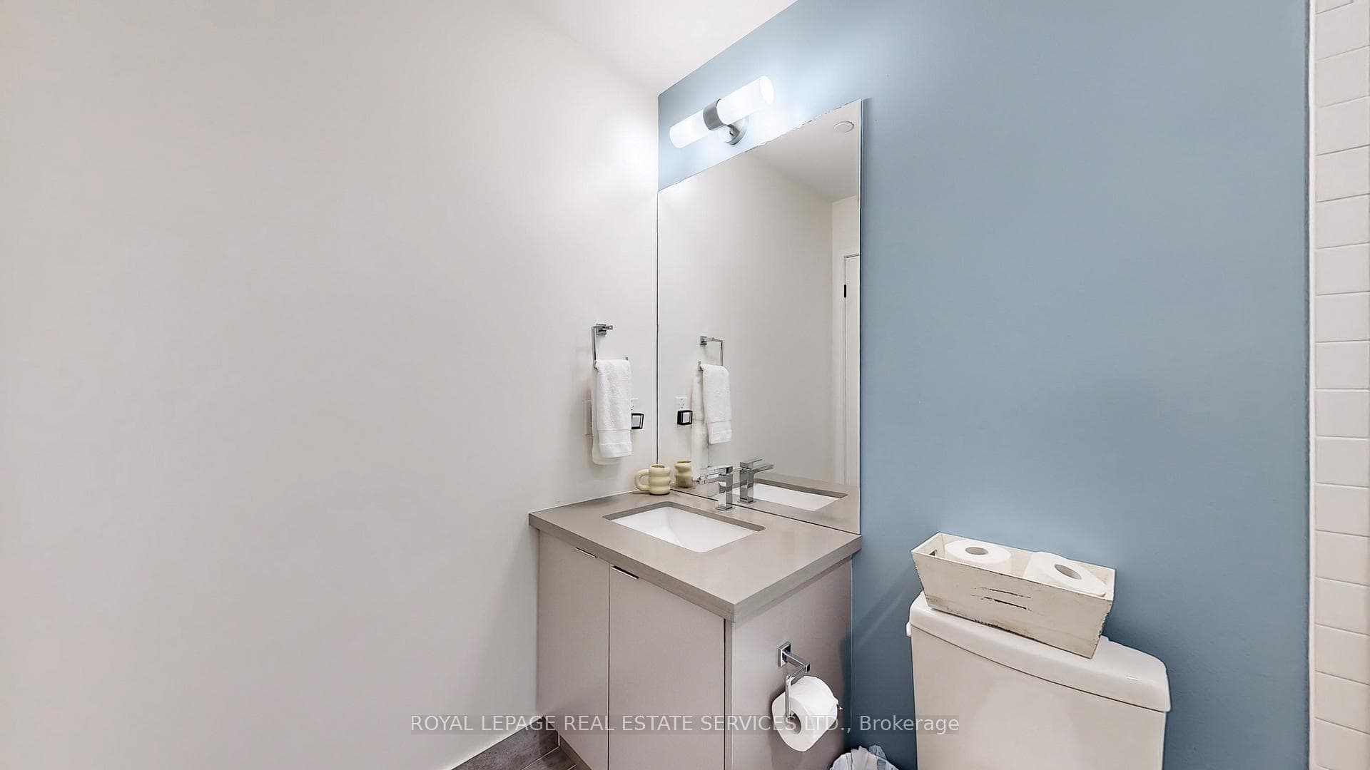 2481 Taunton Road Unit 251 photo 17