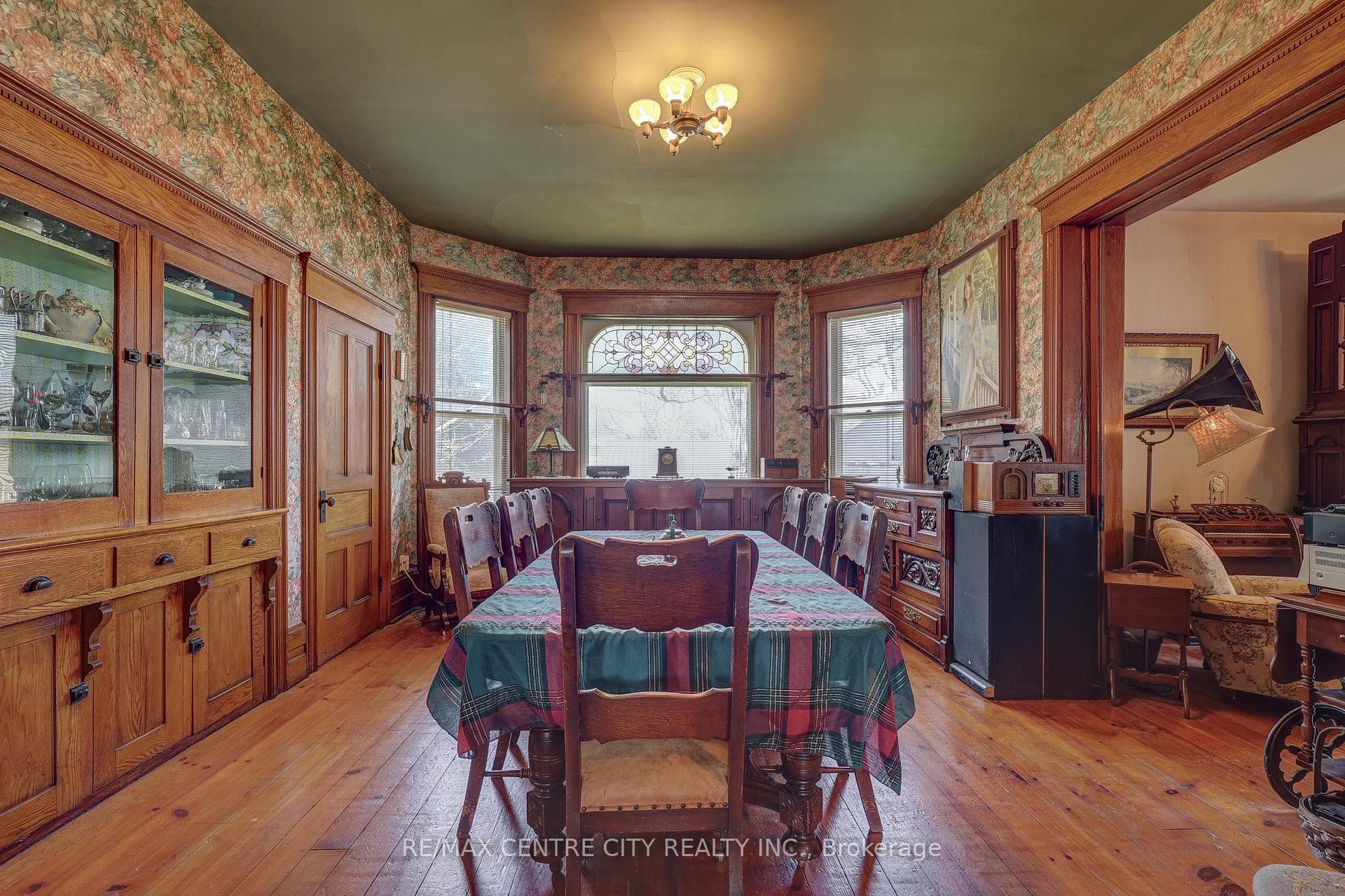 Dining room with 2 sets of pocket doors!