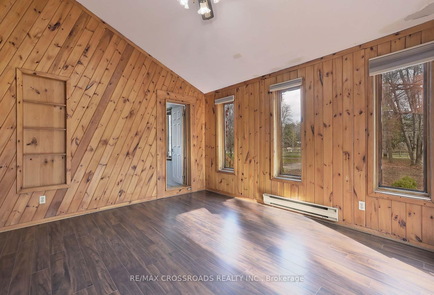 2726 9th Line photo 27