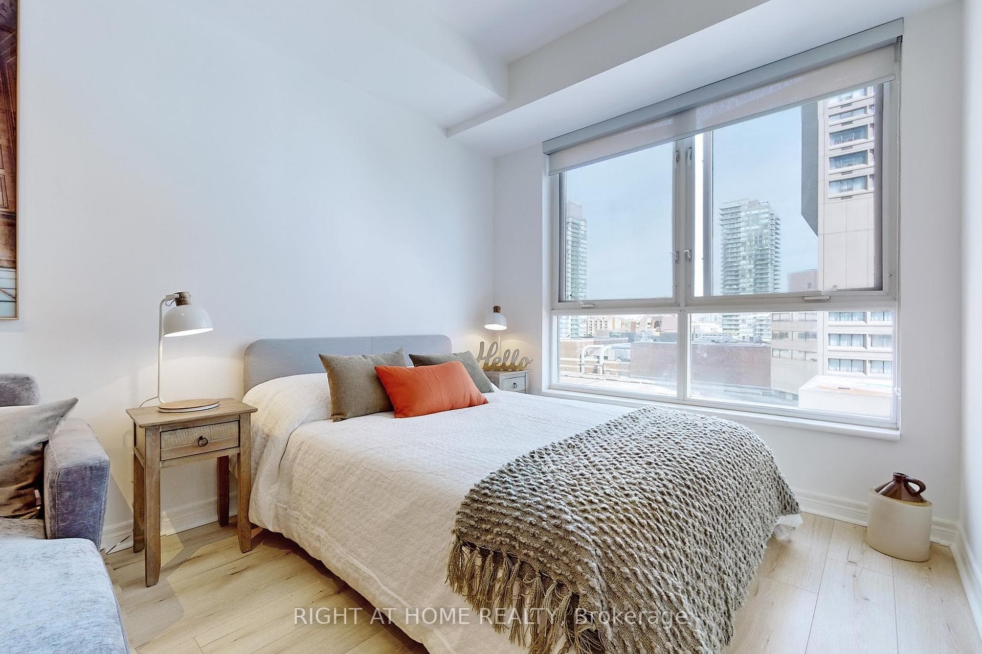 55 Bloor Street Unit 1706 photo 5