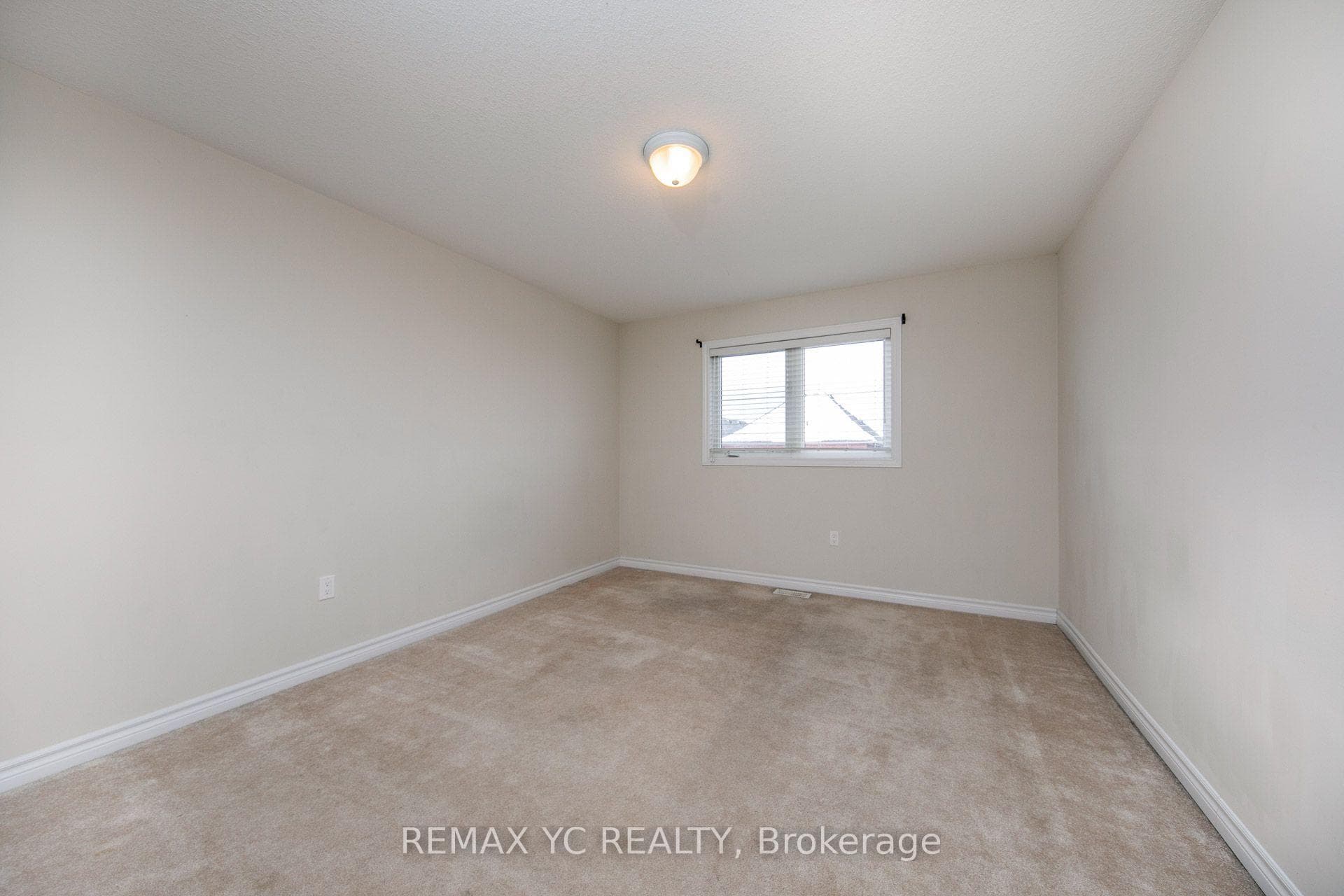 56 Walker Boulevard photo 27