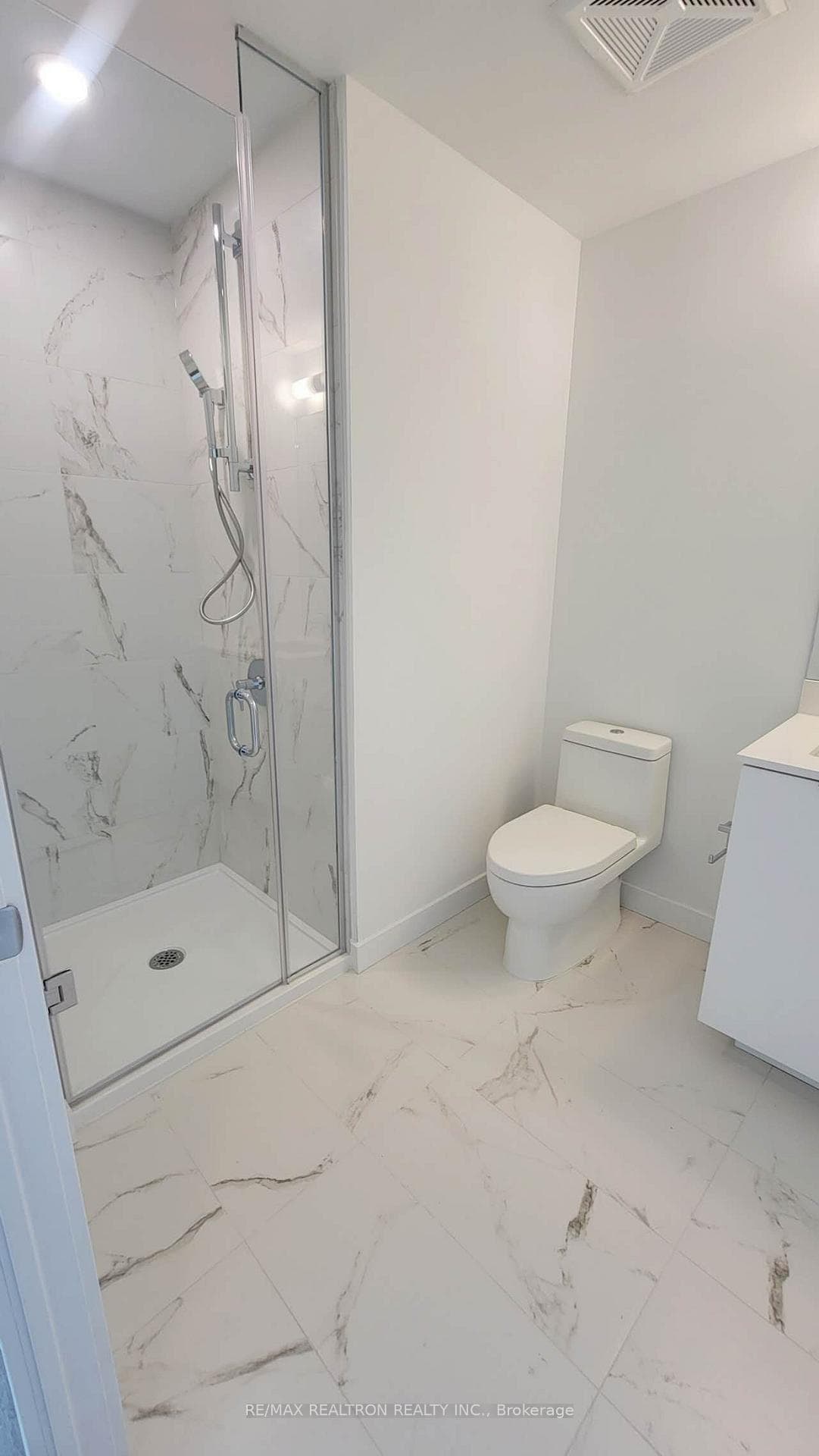 7 Golden Lion Heights Unit 2710 photo 5