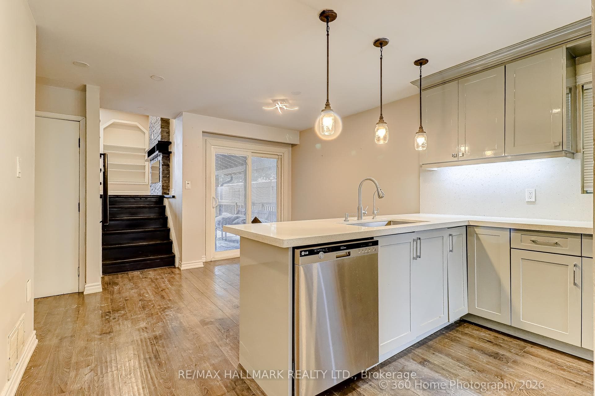4 Simmons Boulevard photo 21