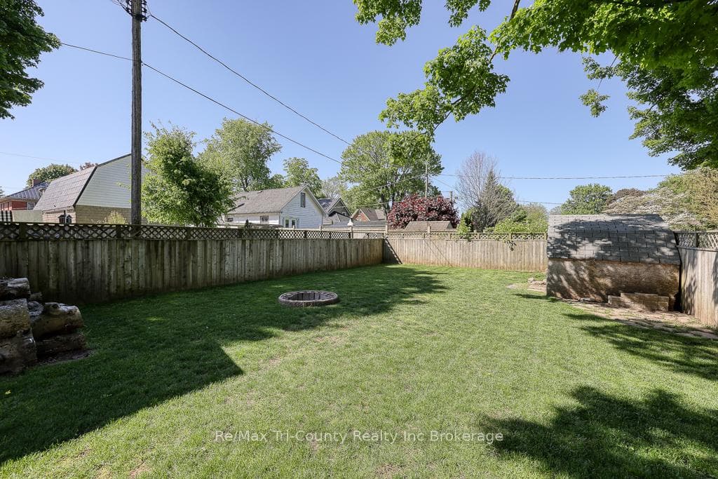 339 Broadway Street photo 9