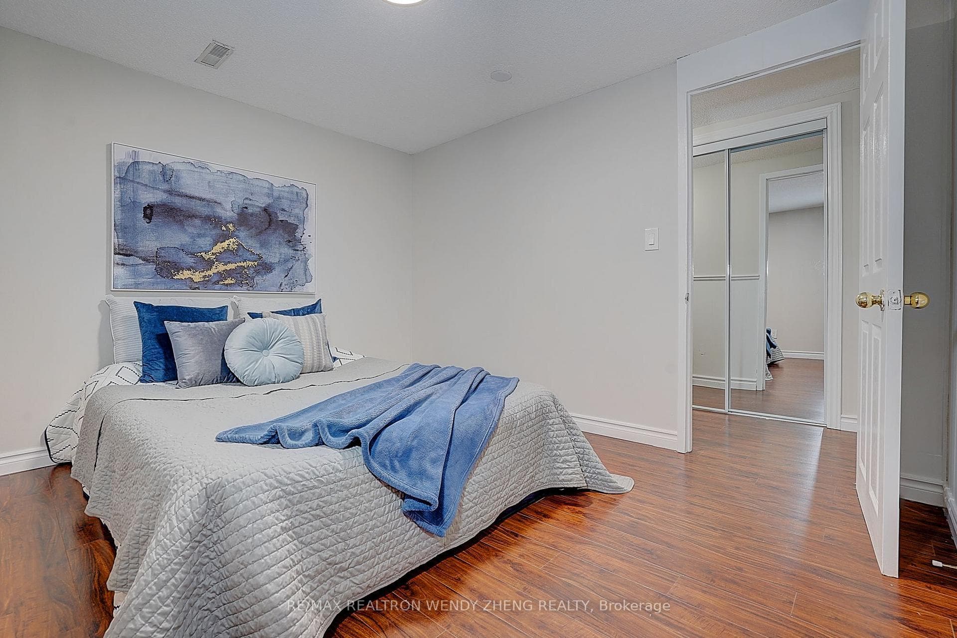 118 Henderson Avenue photo 36