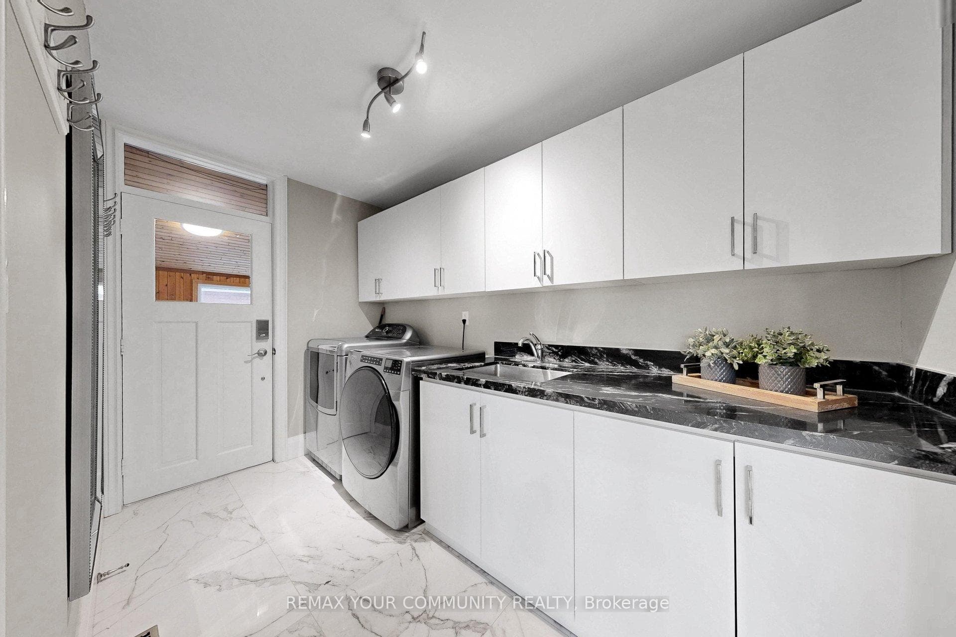 186 Wigwoss Drive photo 13
