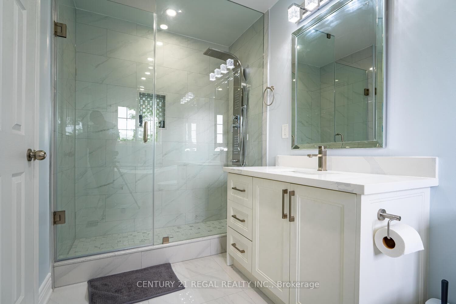 SPA SHOWER WITH CORTES COUNTERTOPS