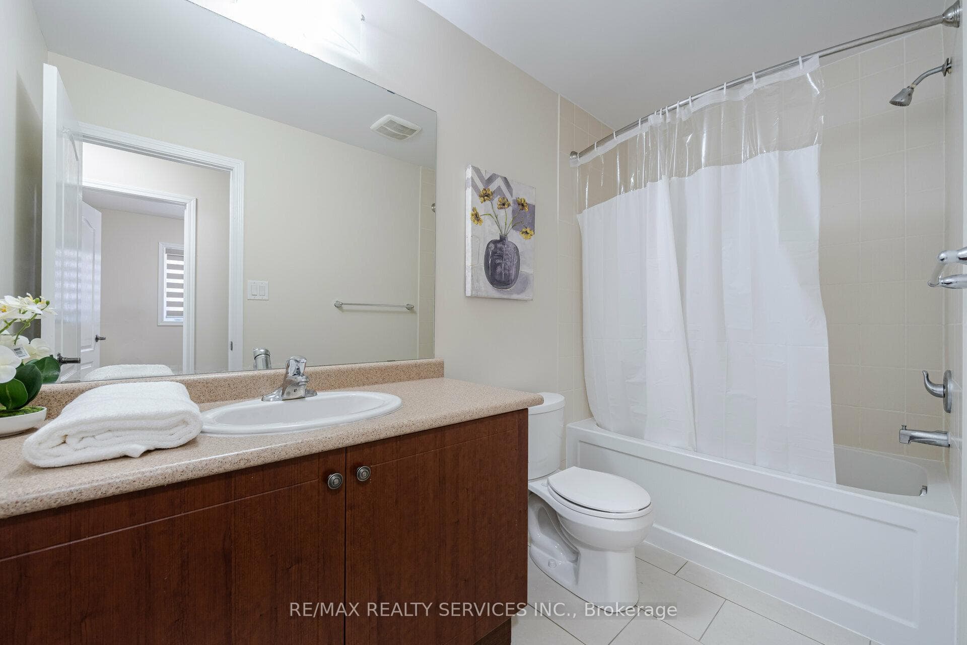 101 Baffin Crescent photo 32