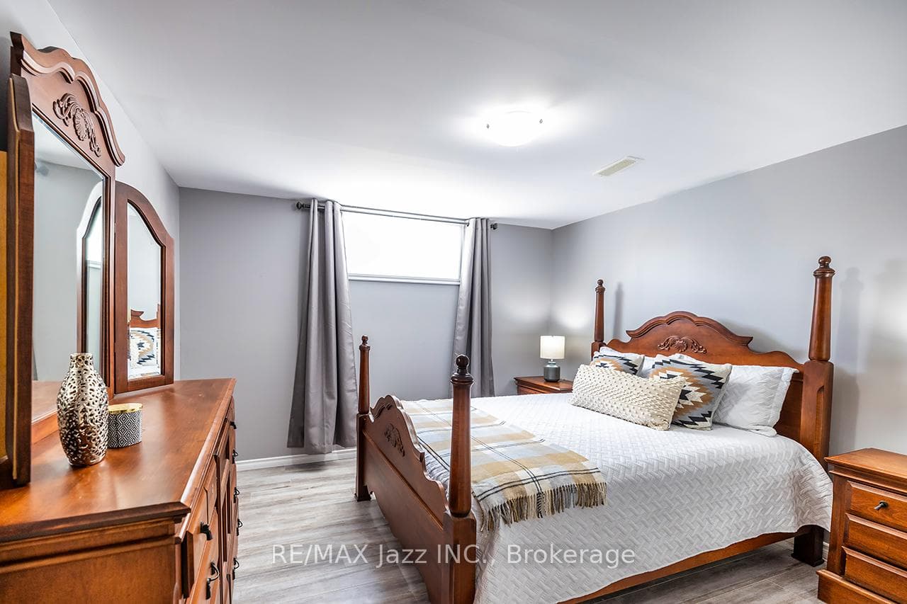 1 MILLPOND Lane photo 32