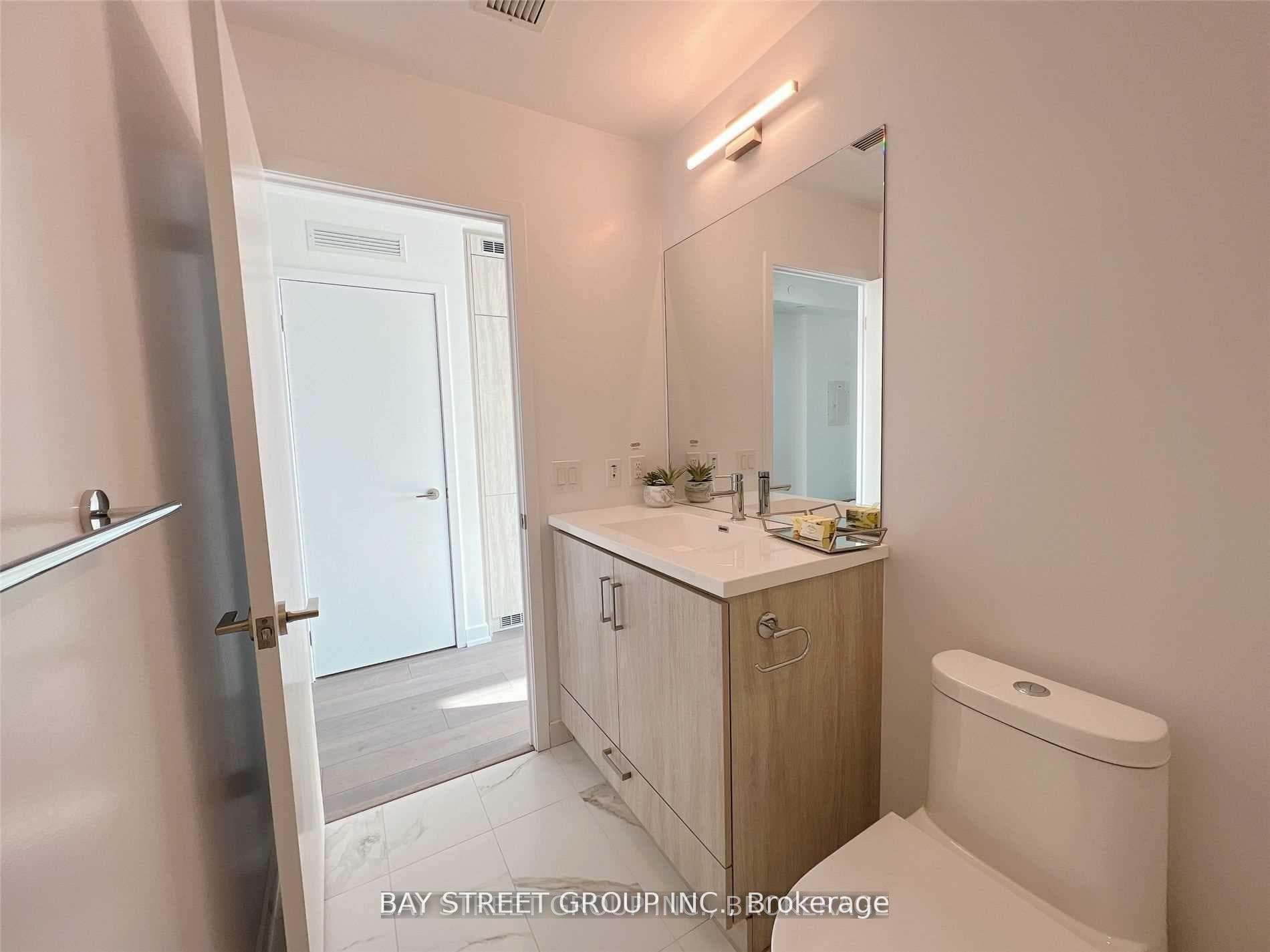 10 Honeycrisp Crescent Unit 1709 photo 6