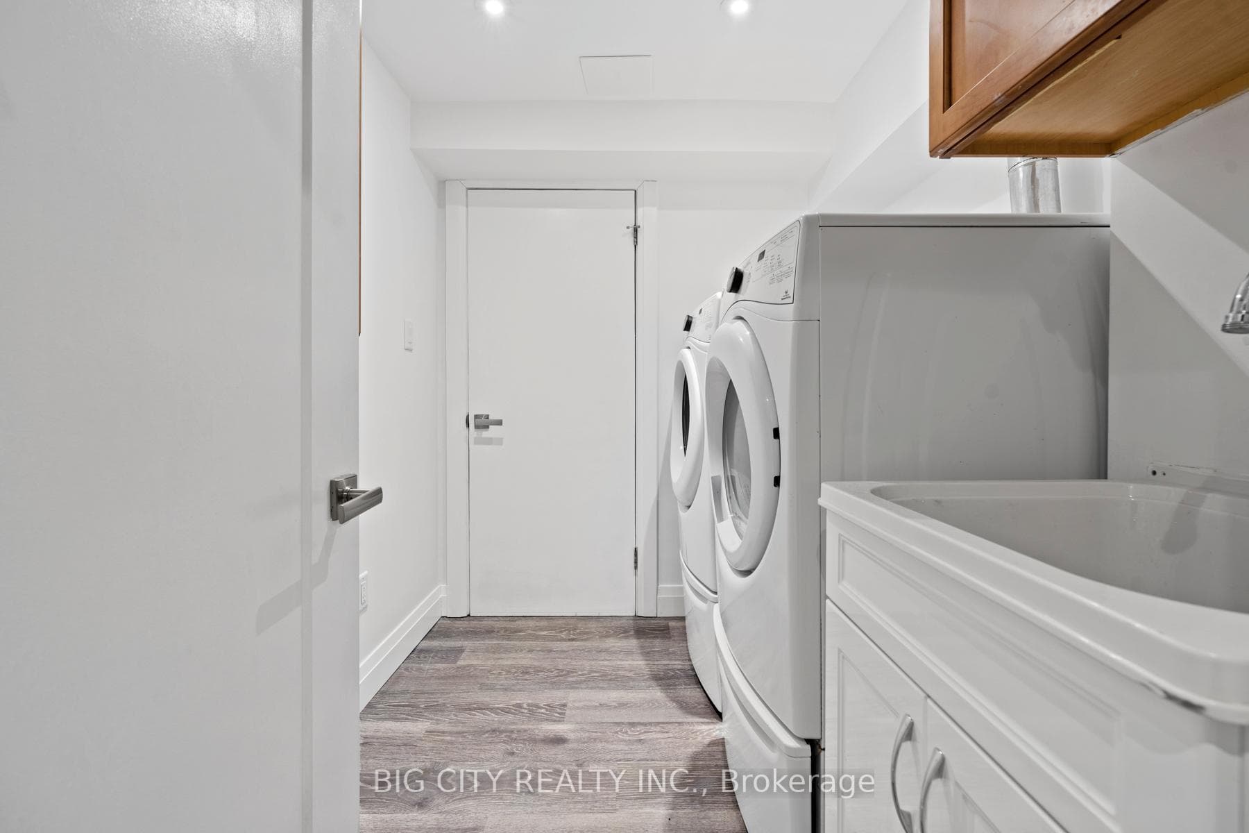 18 Wexford Boulevard Unit Bsmt1 photo 16