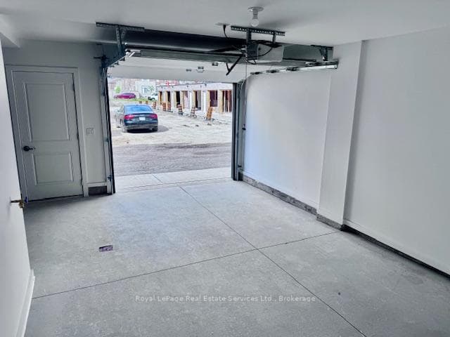 239 Burke Street photo 18