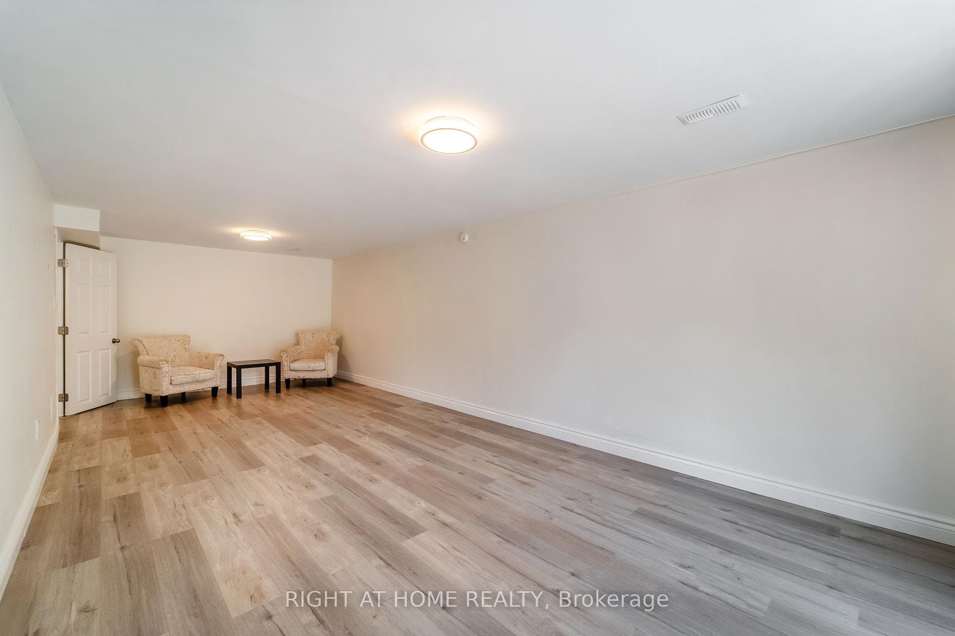 179 Wendover Drive Unit Lower photo 4