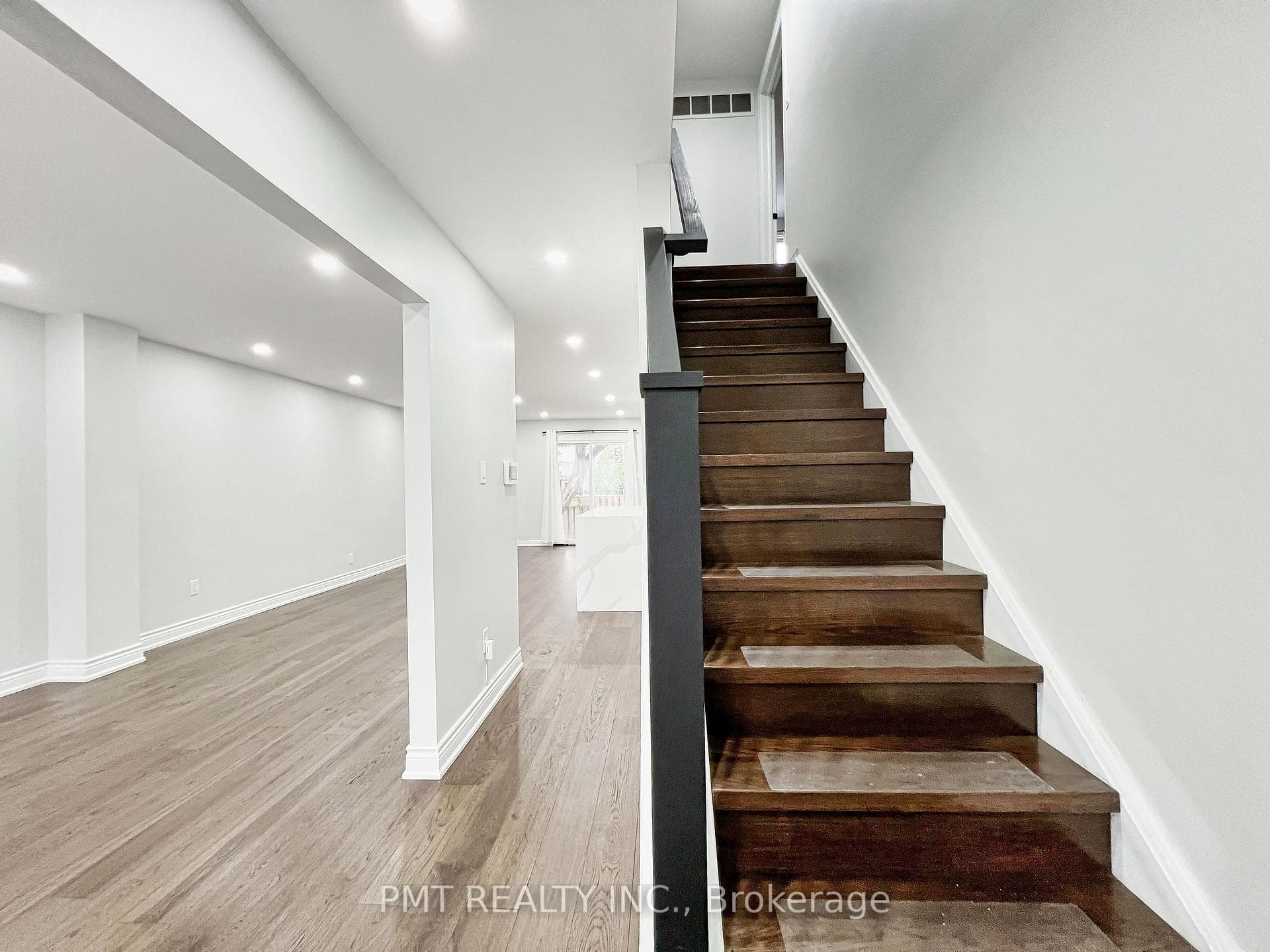 81 Burlington Street photo 3