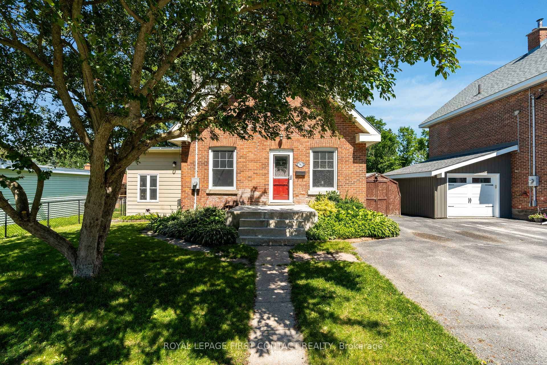 762 Dominion Avenue photo 2
