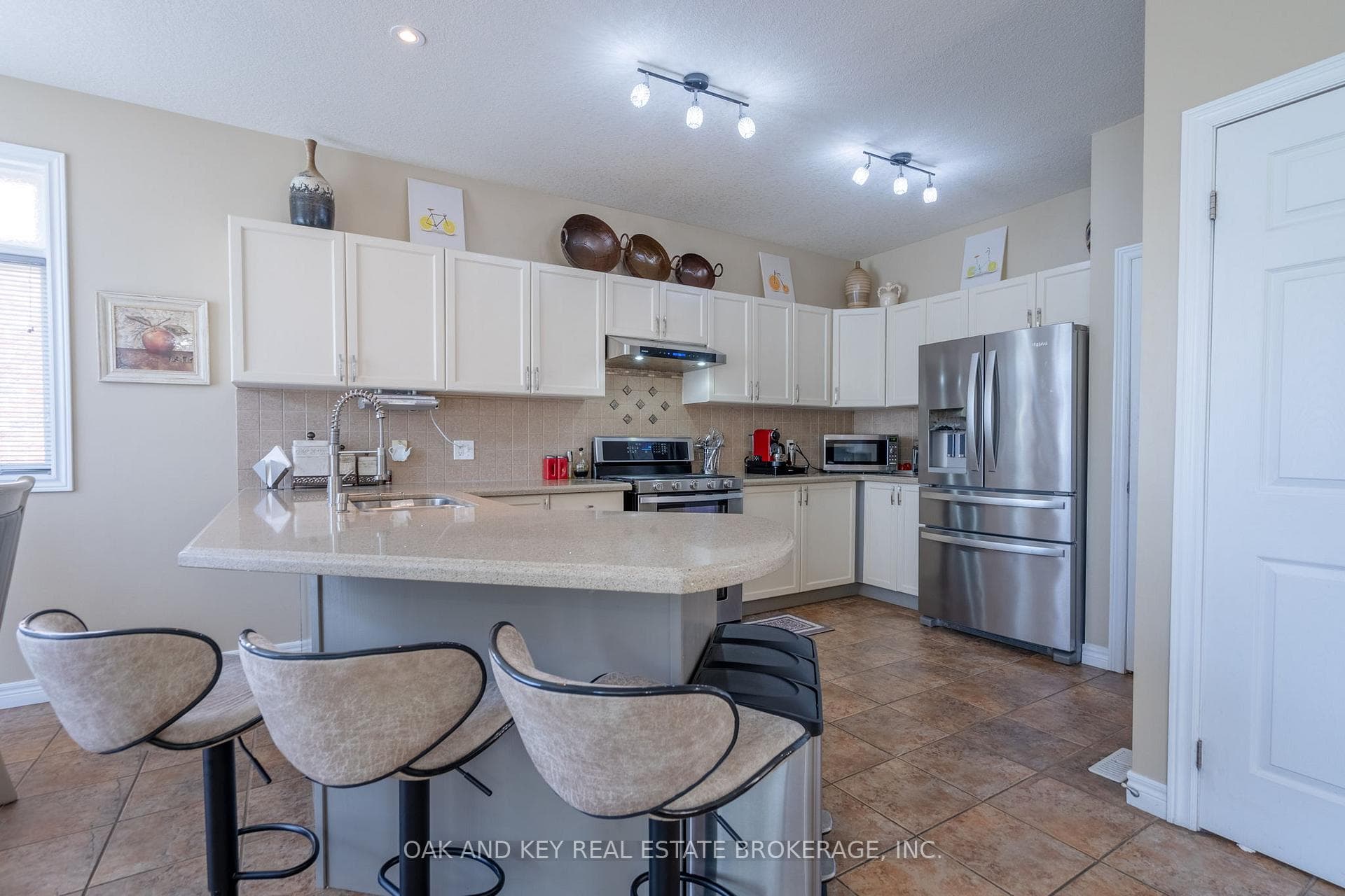 769 RUSHBROOK Crescent photo 8