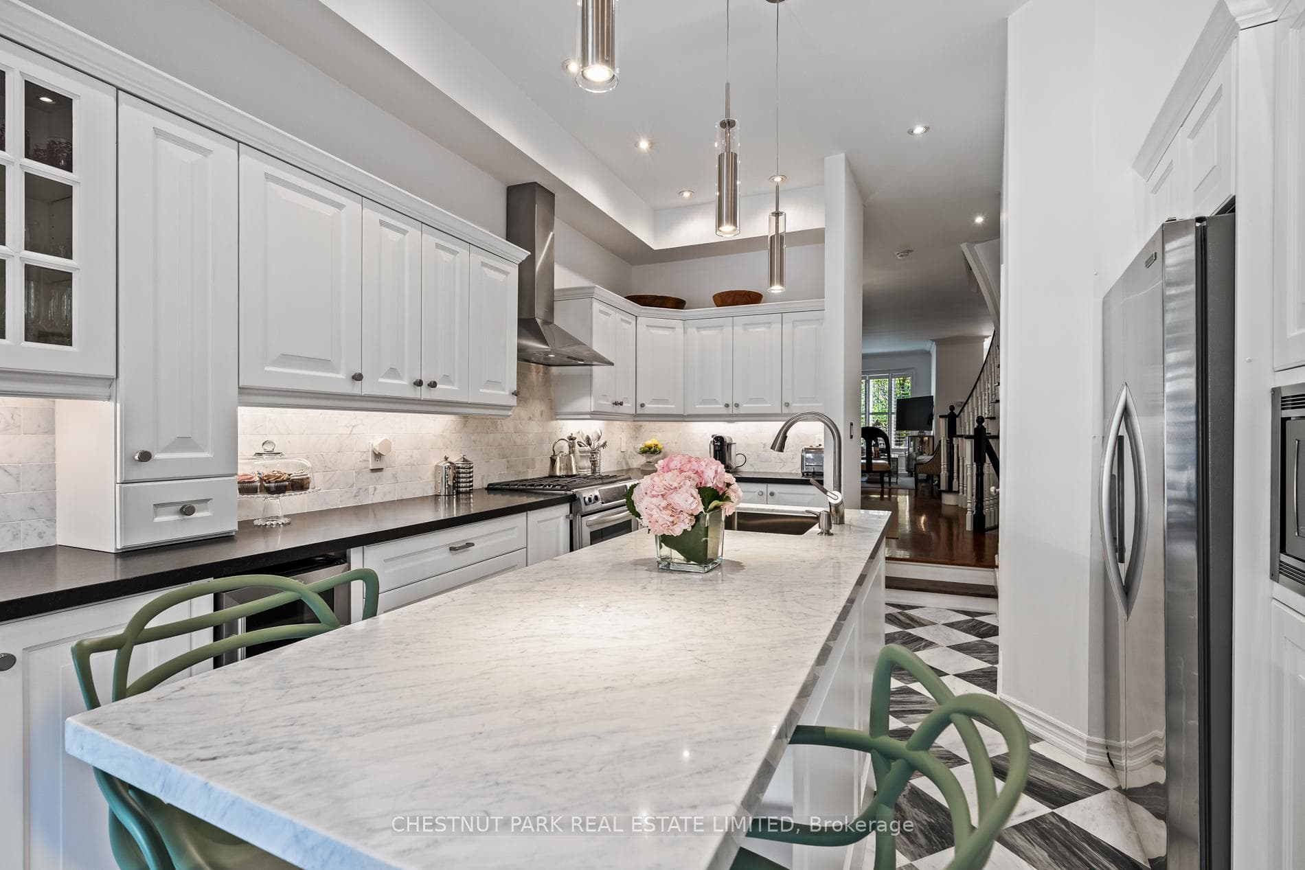 94 Pleasant Boulevard photo 12