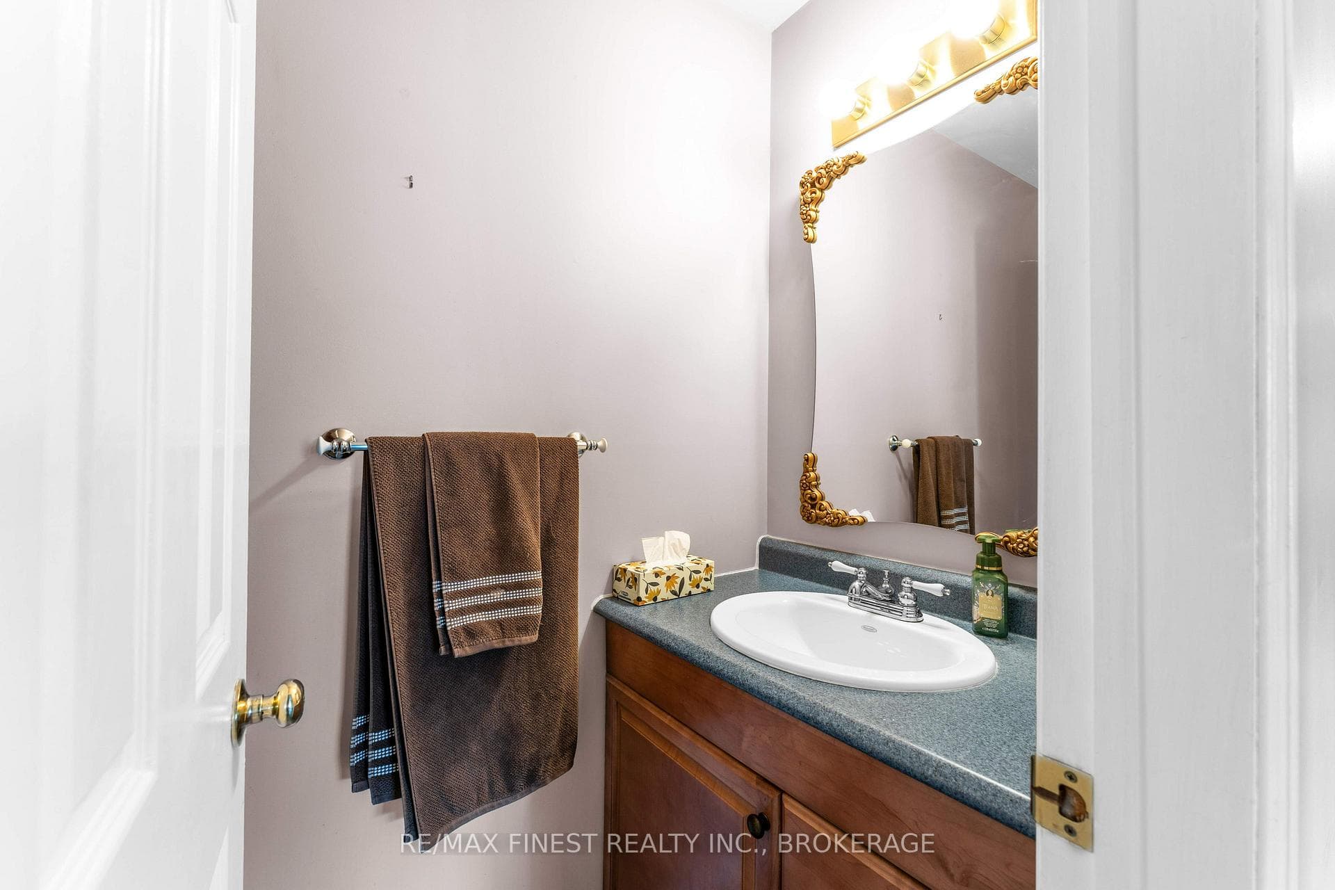 943 Newhall Drive photo 20