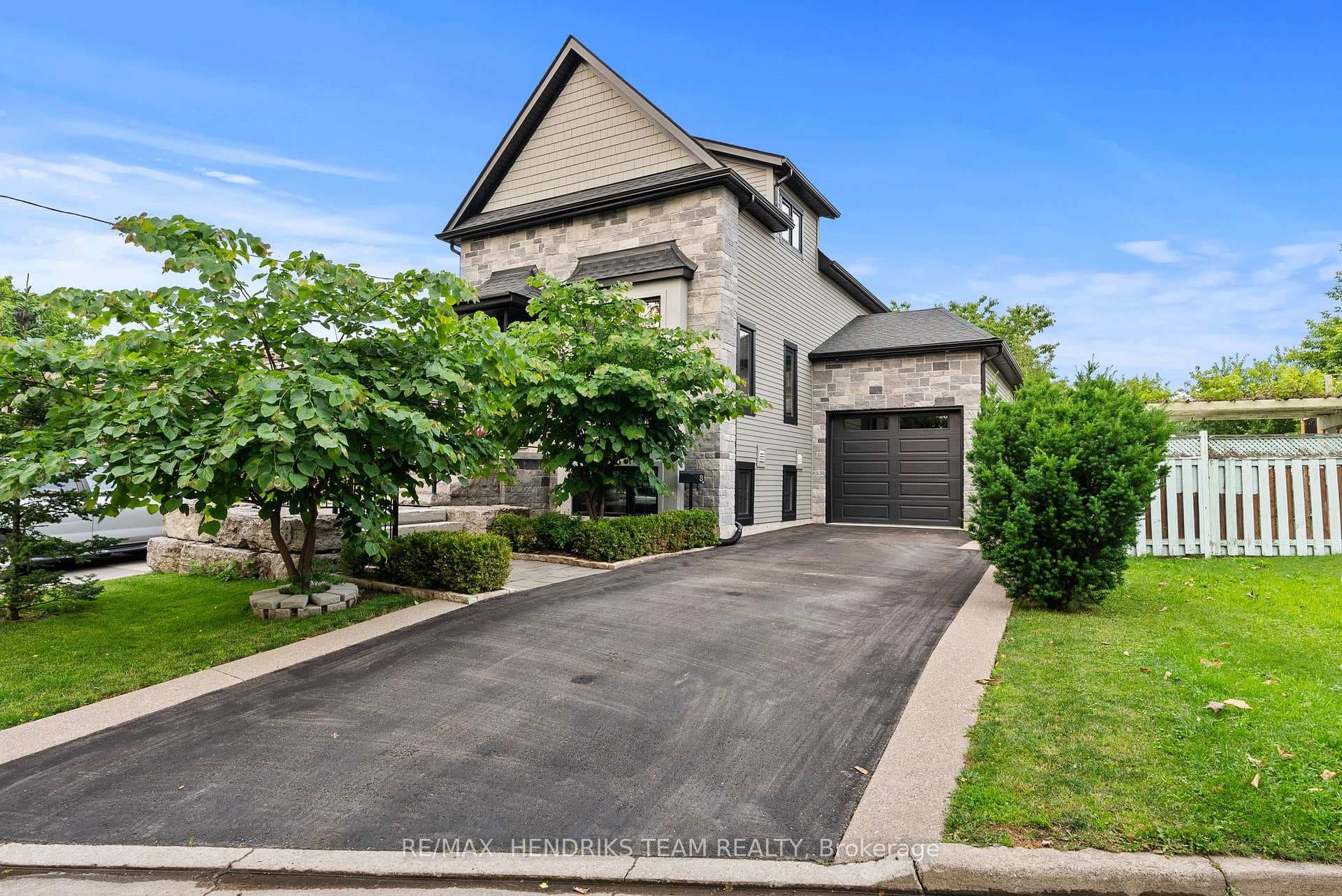 8 Stanmary Drive photo 2