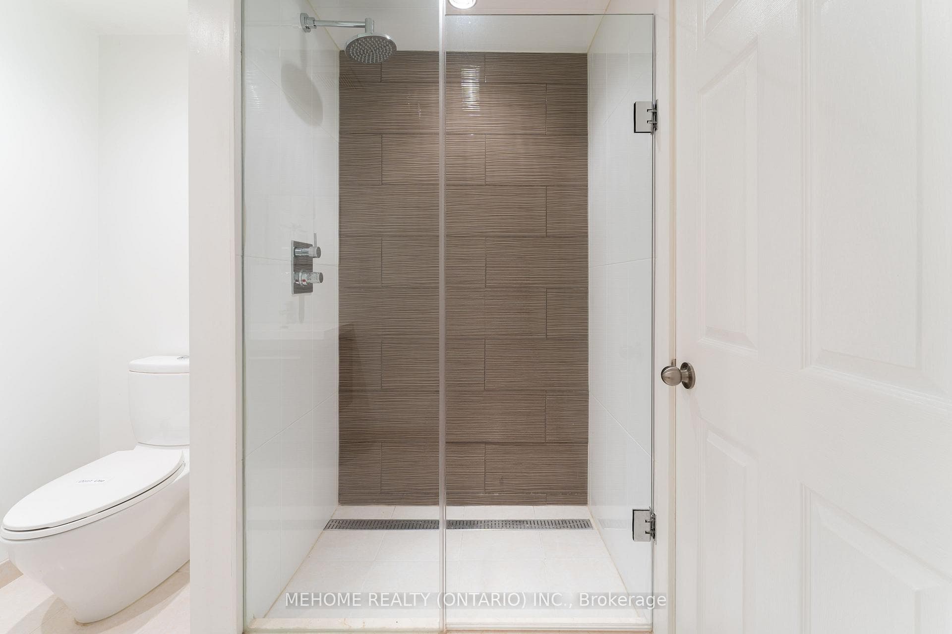 6 Thames Court photo 43