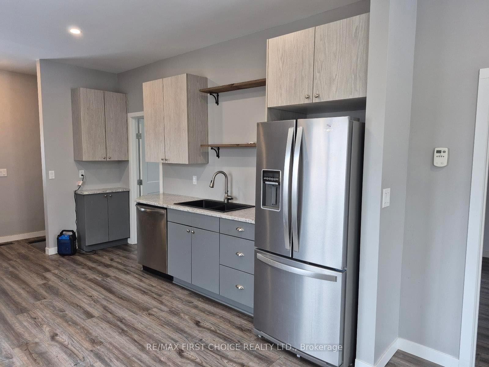 217 Angus Street photo 5