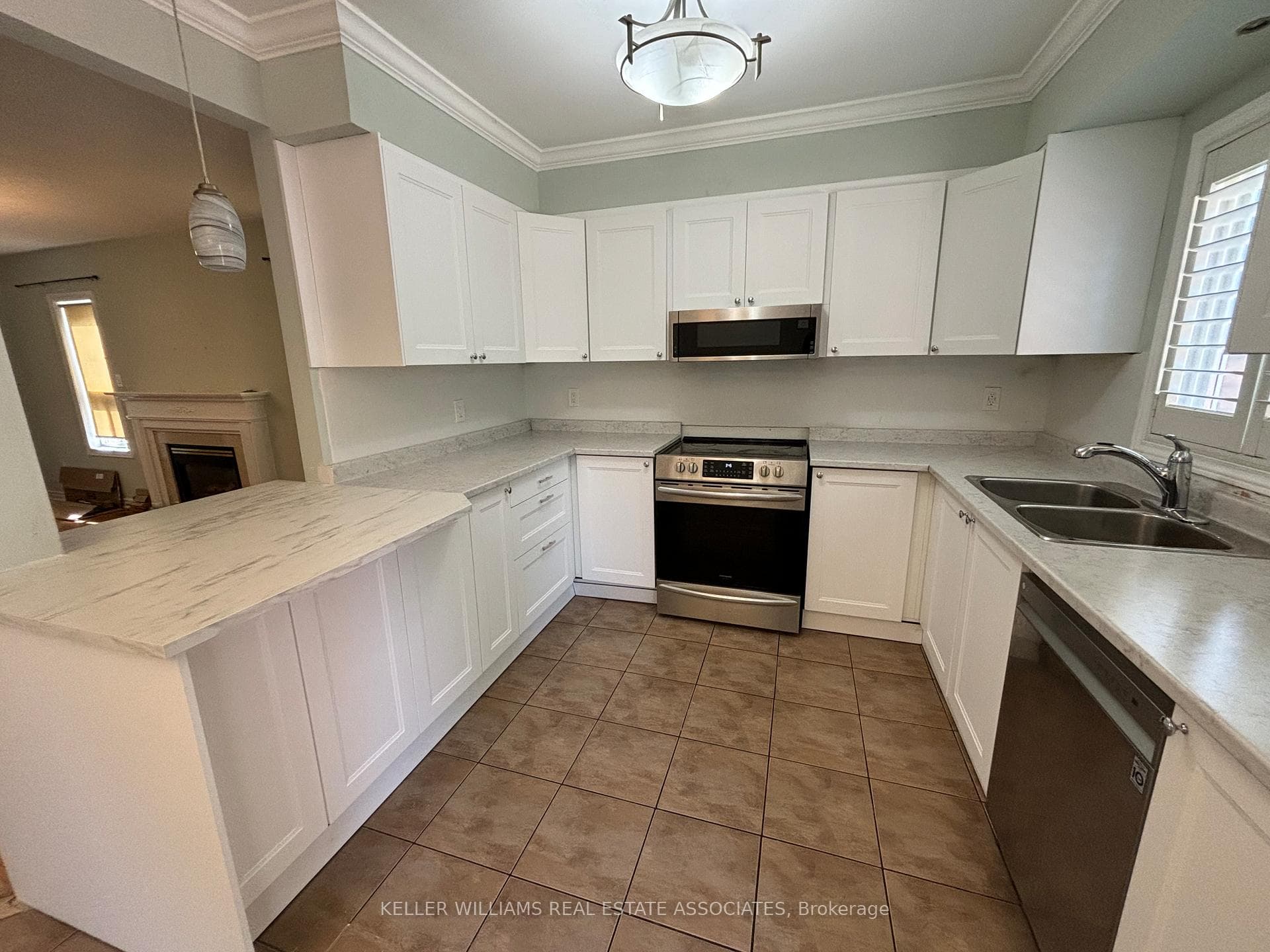 108 Fieldstone Drive photo 7