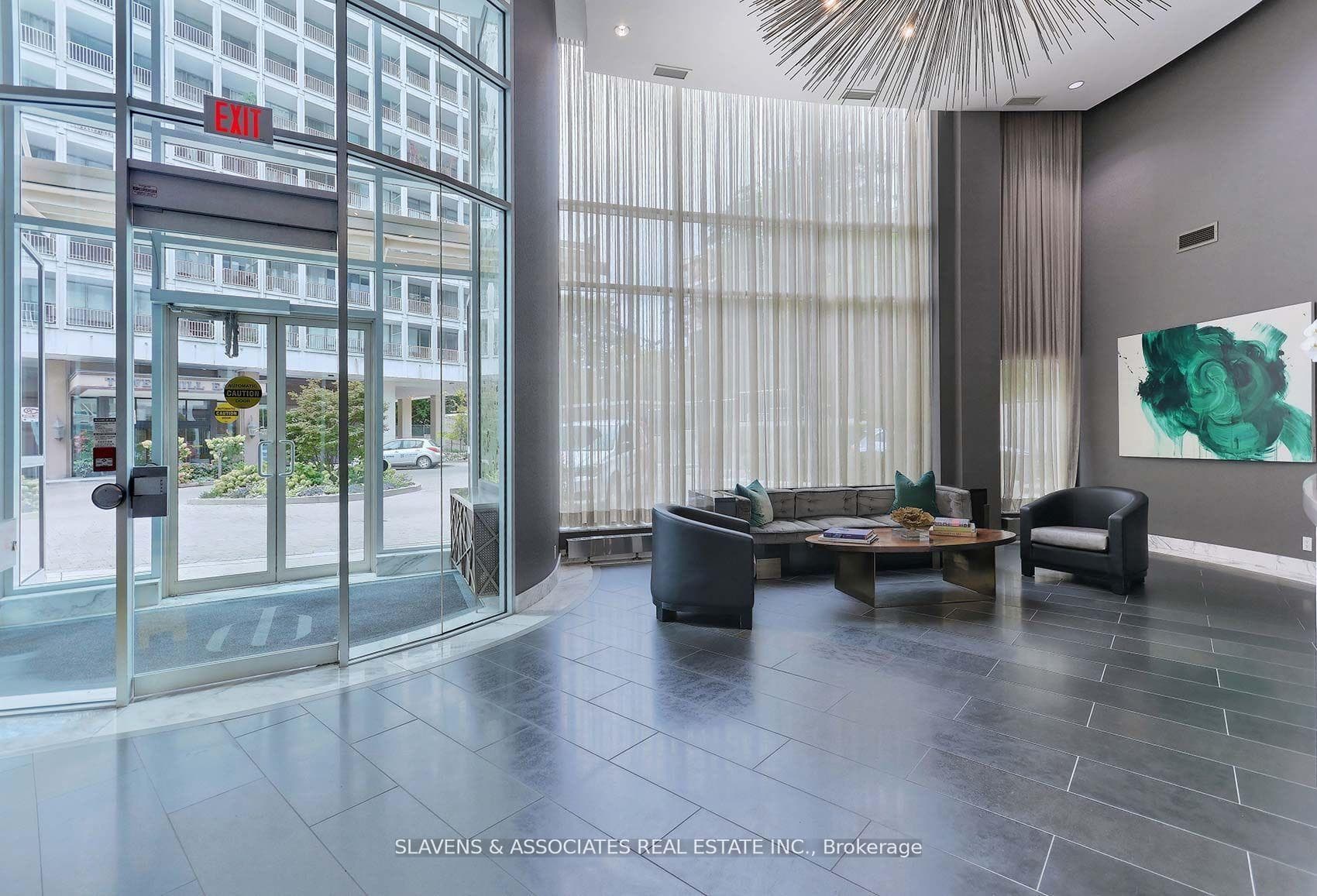 336 Spadina Road Unit 701 photo 3