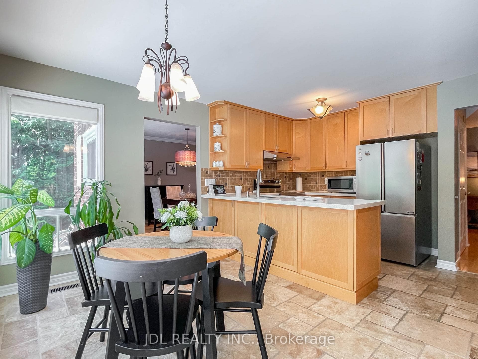 126 Weir Crescent photo 9