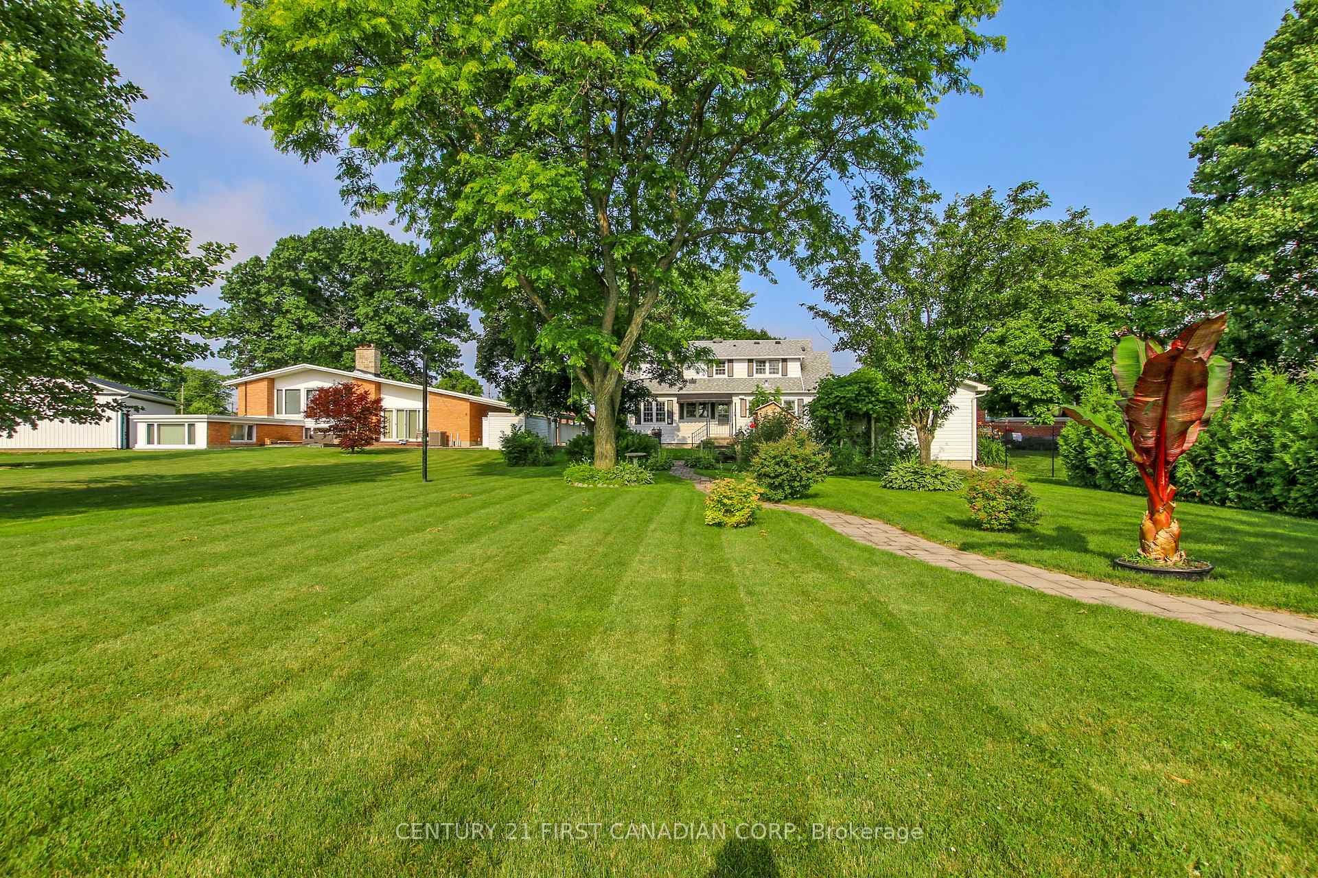 26 Grand Avenue photo 14