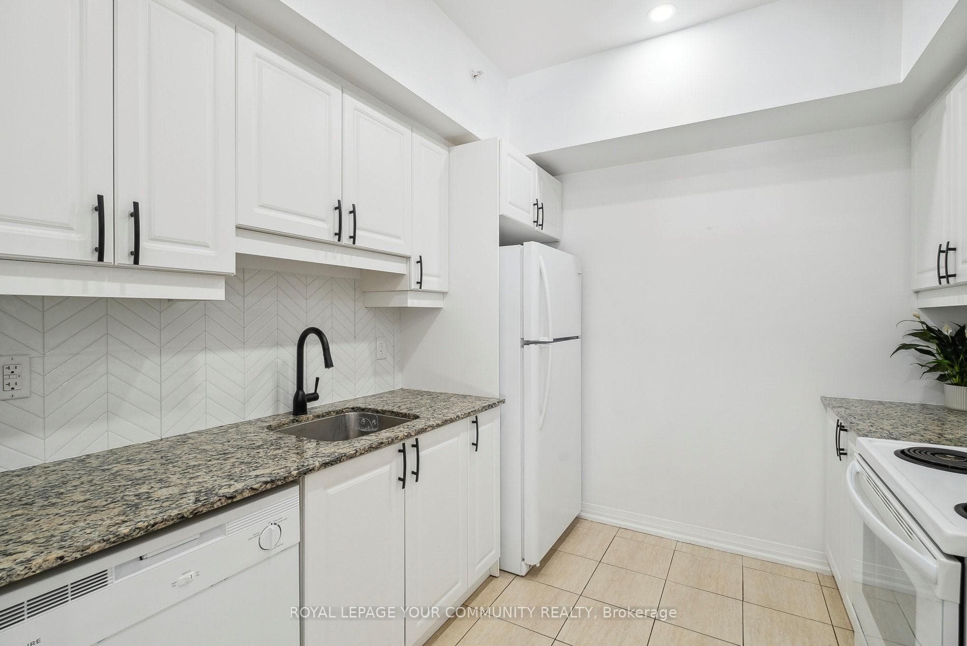 304 Essa Road Unit 506 photo 8
