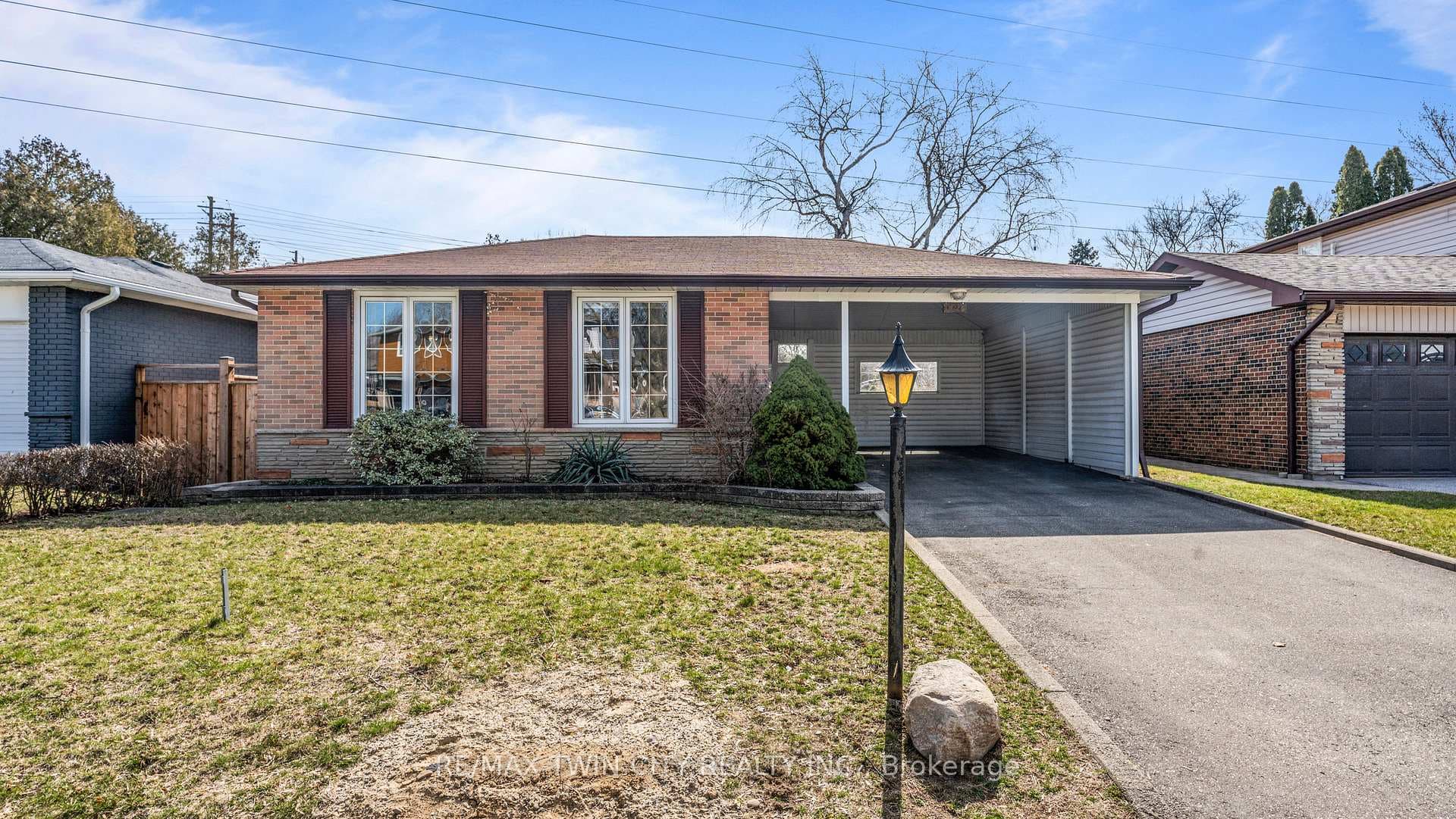 1828 Barsuda Drive photo 2
