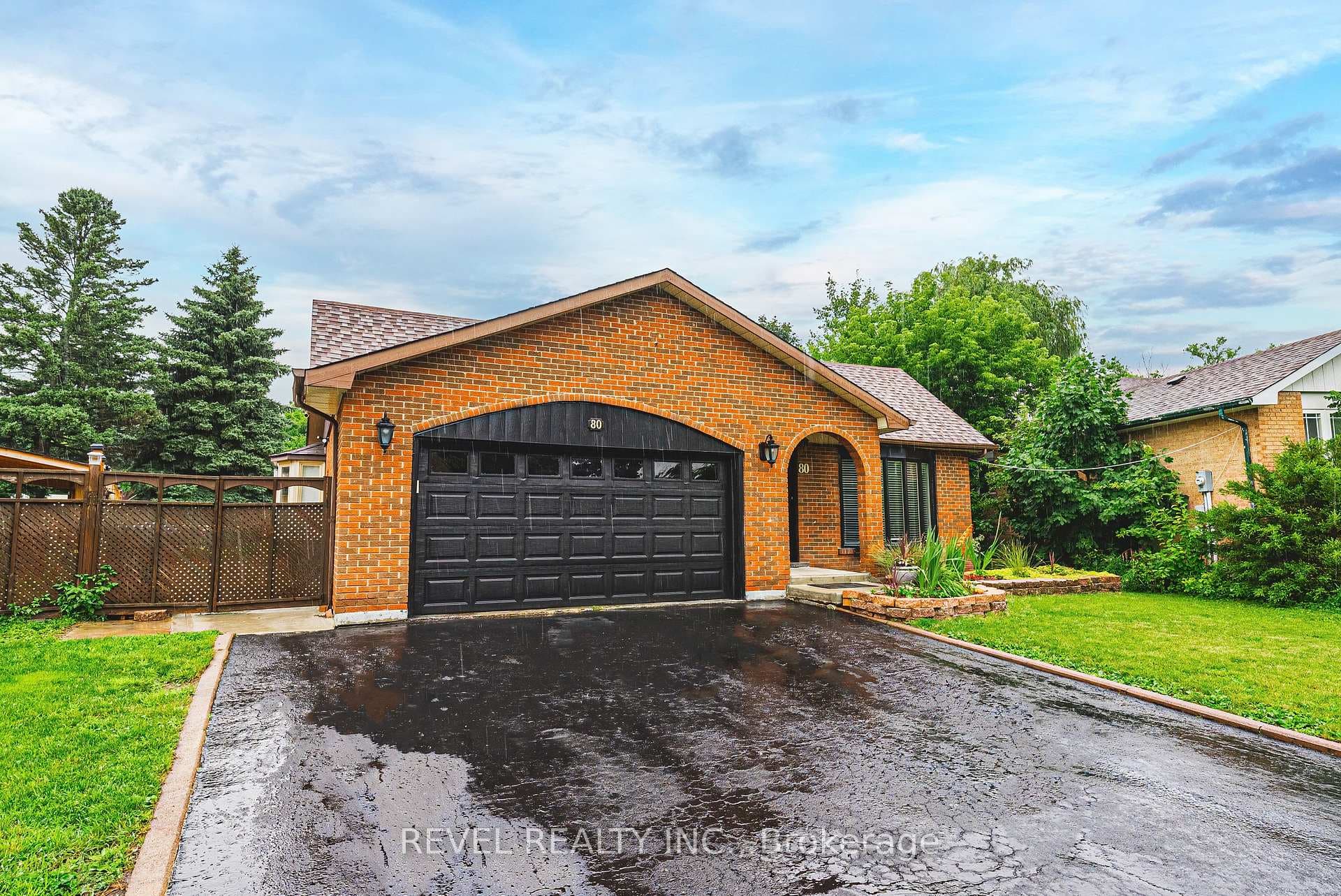 80 Blackthorn Lane photo 3