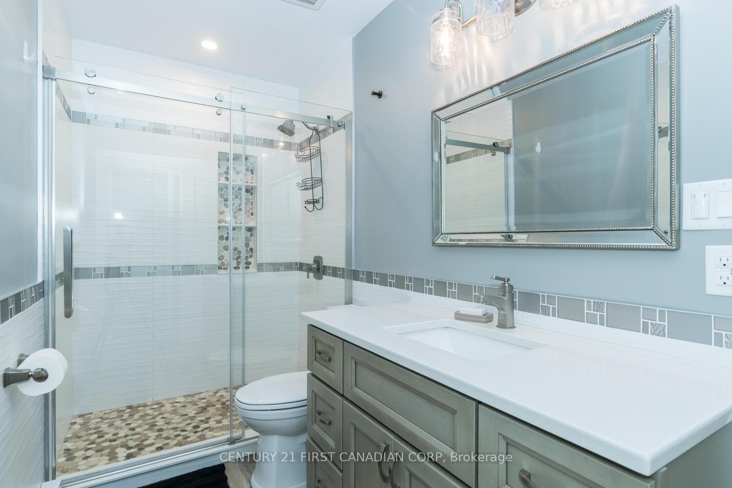 7583 Biddulph Street photo 10