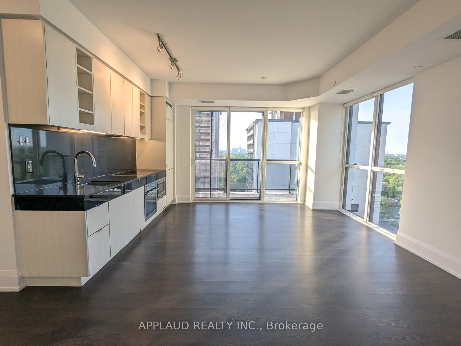 101 Erskine Avenue Unit 1702 photo 5