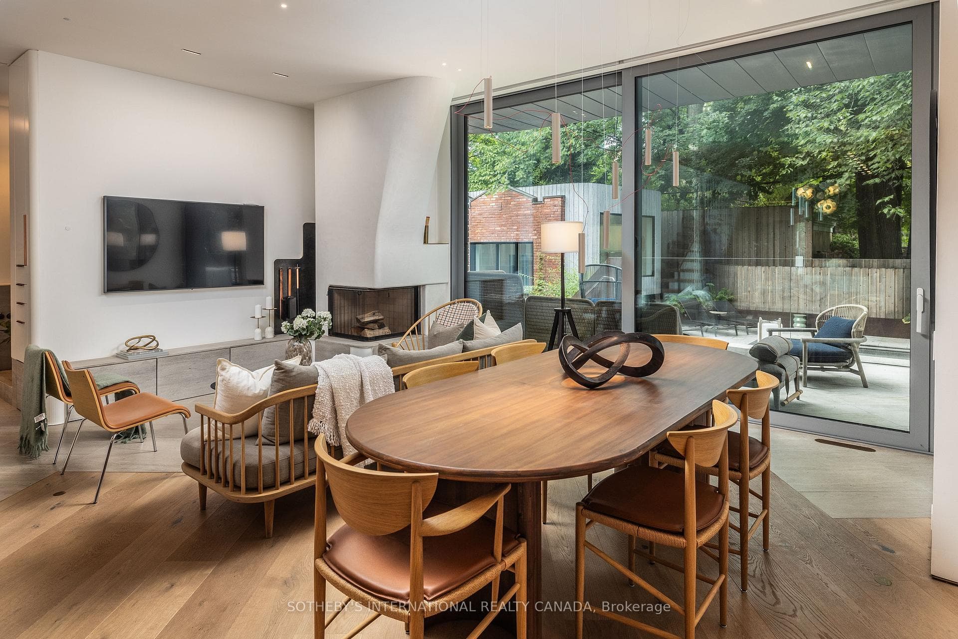 152 Walmer Road photo 9