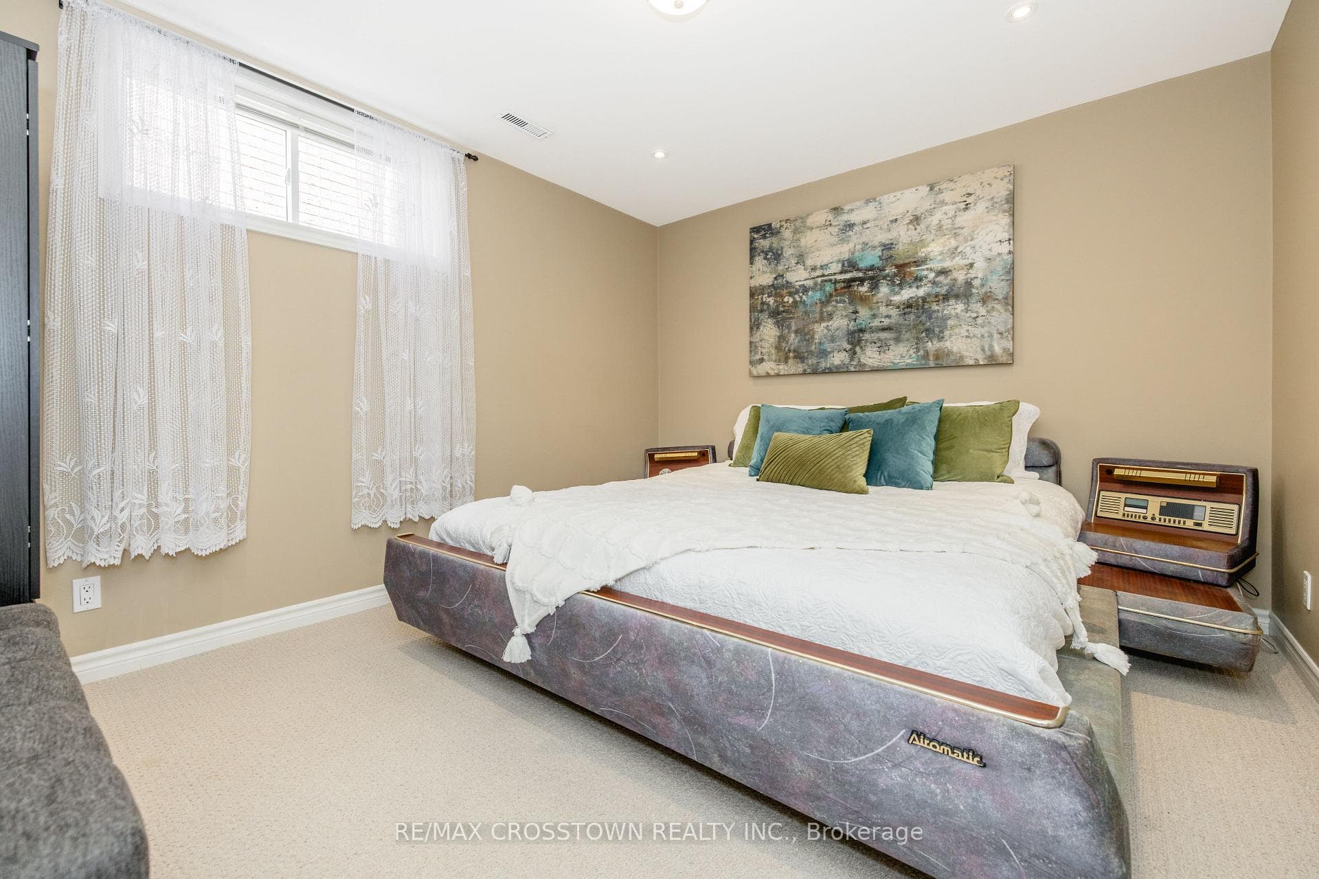 11 Revelstoke Court photo 36