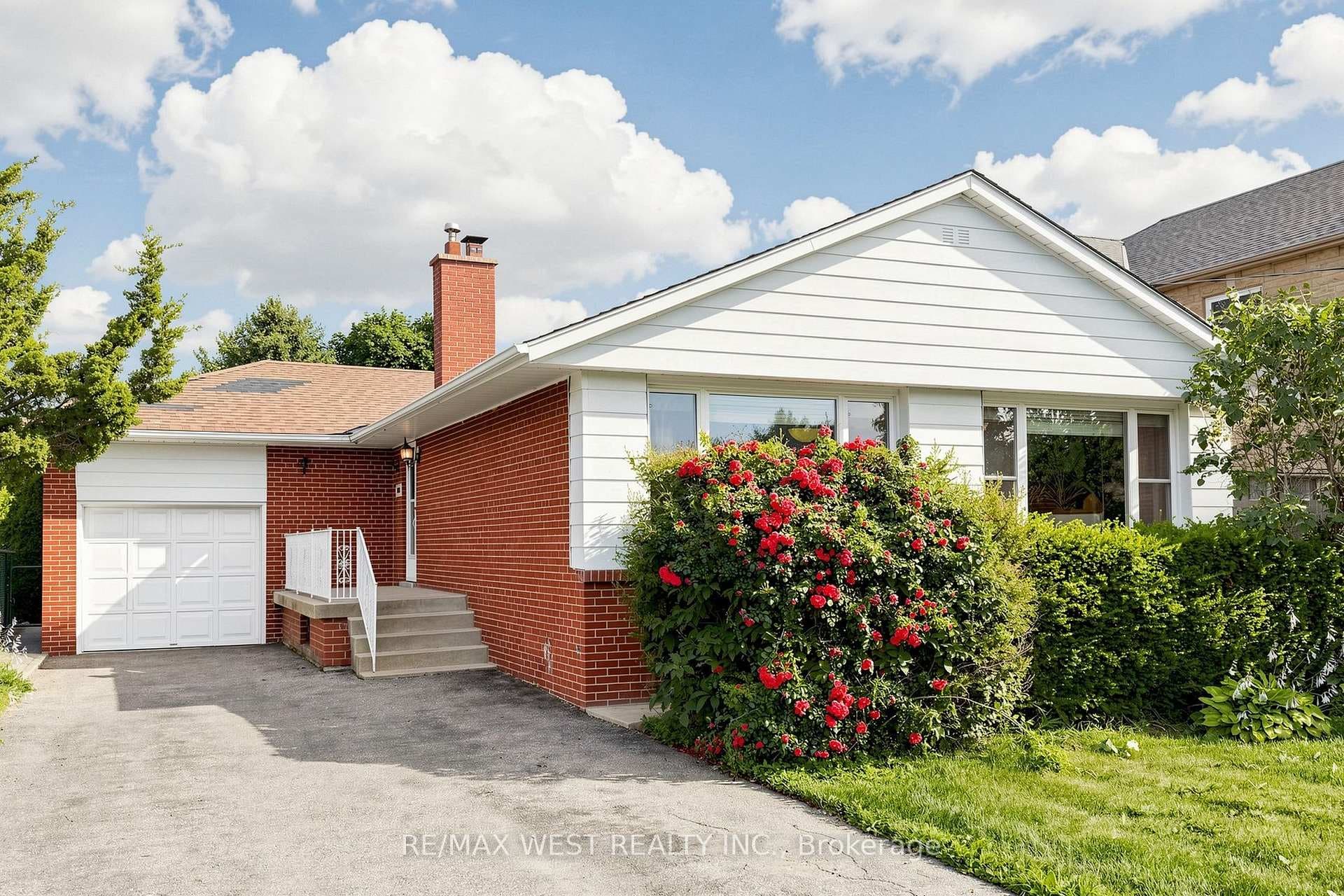 32 Allonsius Drive photo 3
