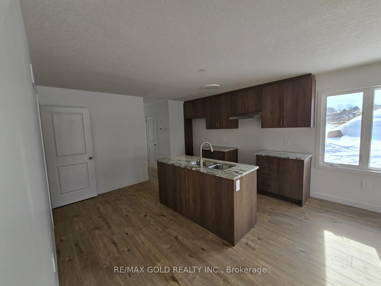 14 Red Oak Common photo 3