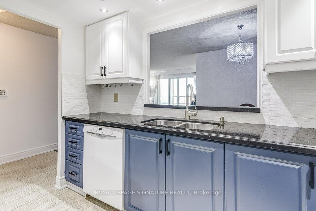 88 Corporate Drive Unit 1817 photo 17