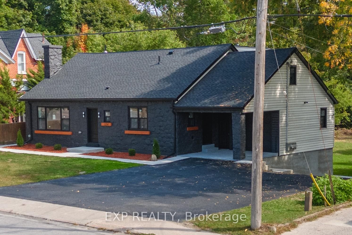 124 Colborne Street photo 1