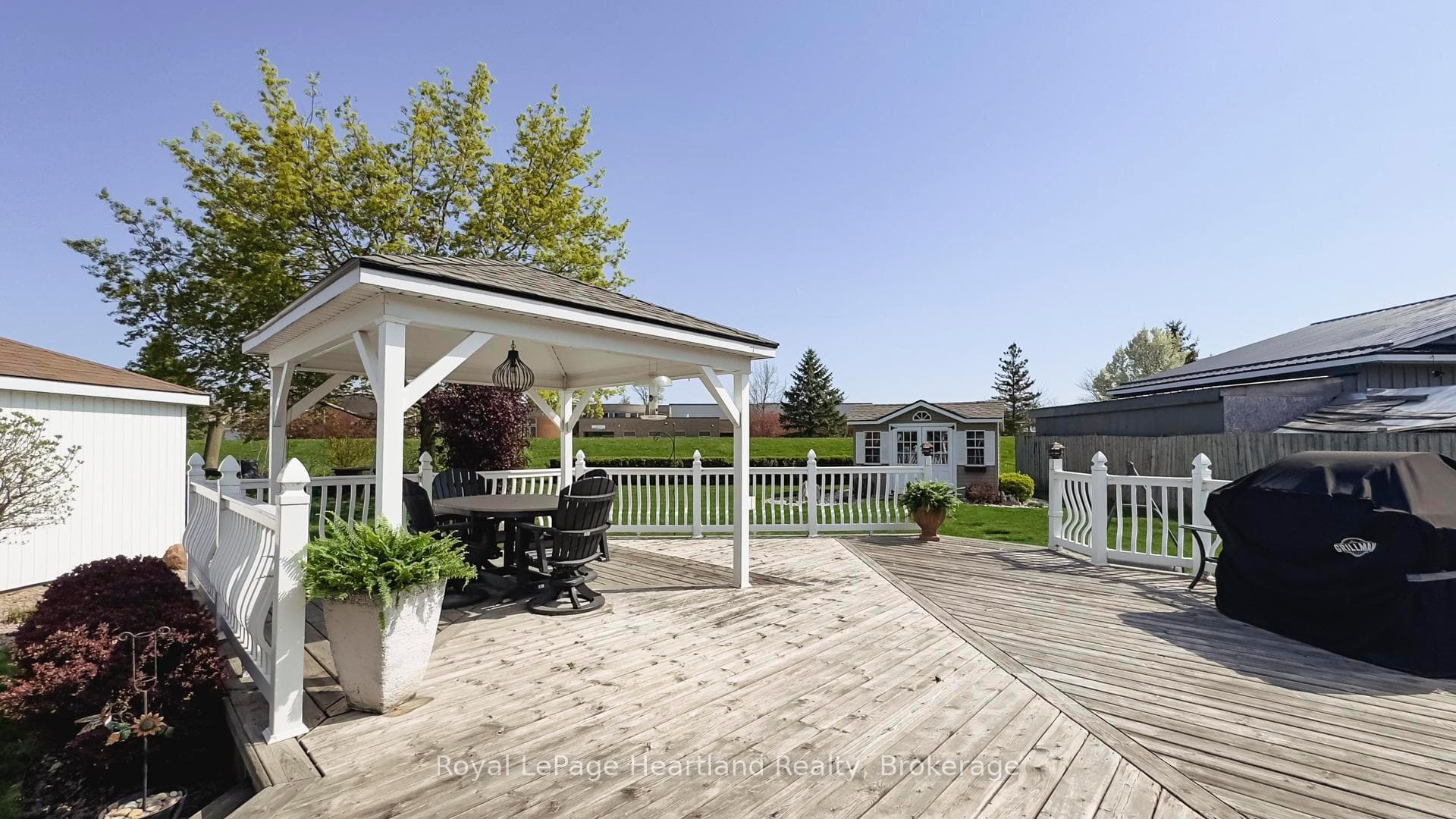 333 Ontario Street photo 28
