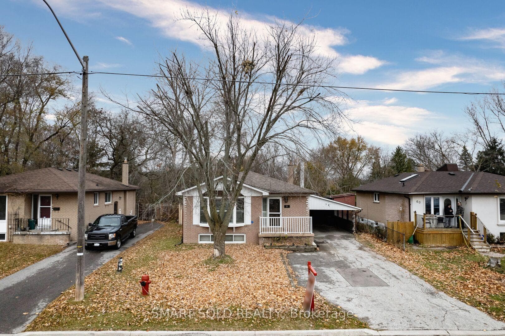 58 Collins Crescent photo 4