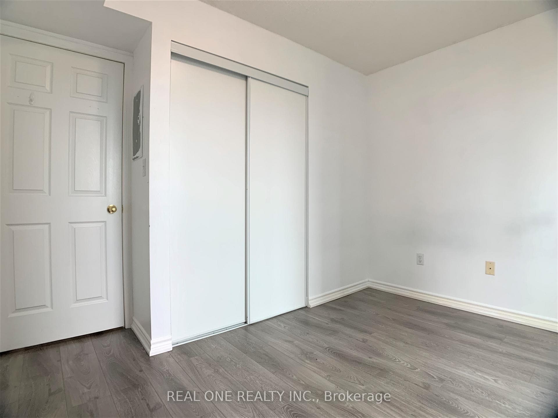 7 Lorraine Drive Unit 906 photo 17