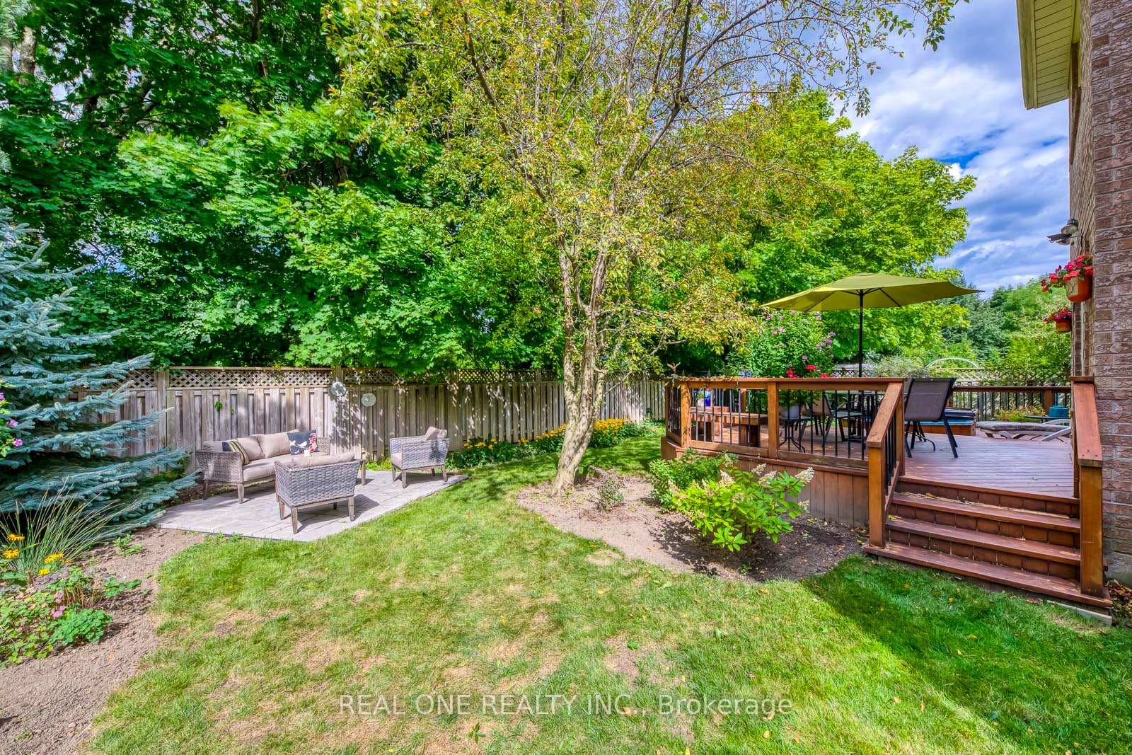 566 Blenheim Crescent photo 42
