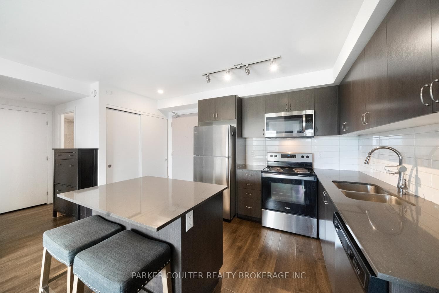 58 Lakeside Terrace Unit 909 photo 11