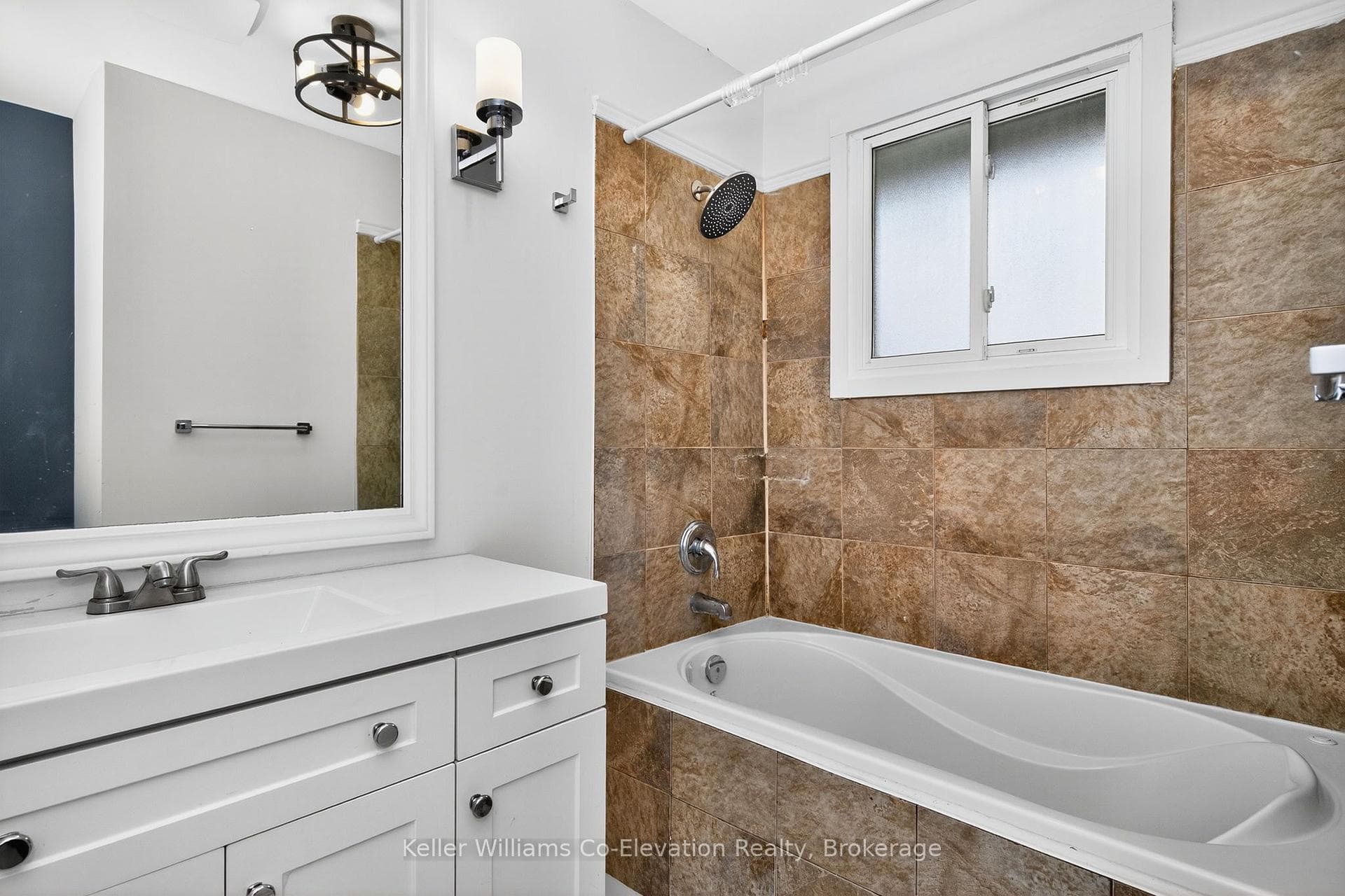556 Champlain Road photo 12