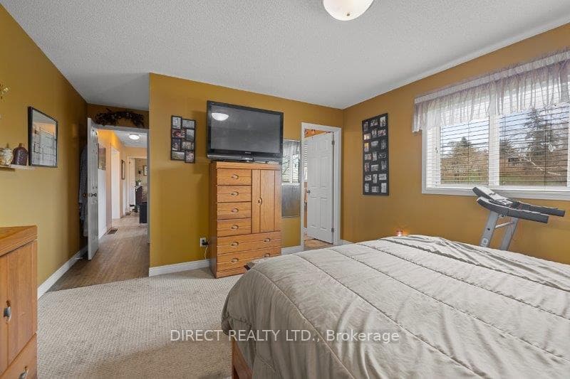 1367 Hamilton Road photo 20